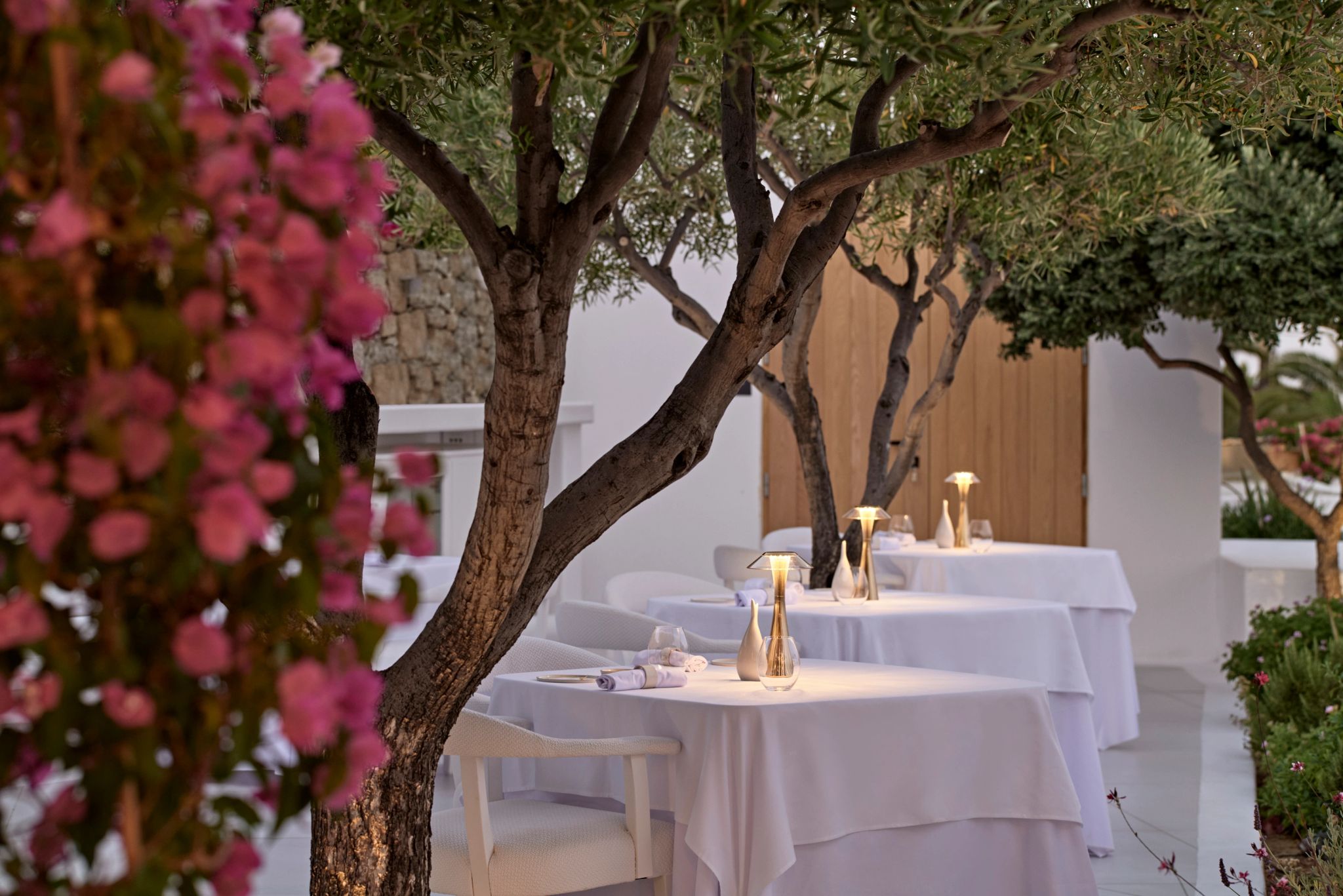 Restaurante Botrini’s Mykonos jantar romantico - jantar ao ar livre - jantar a luz de velas