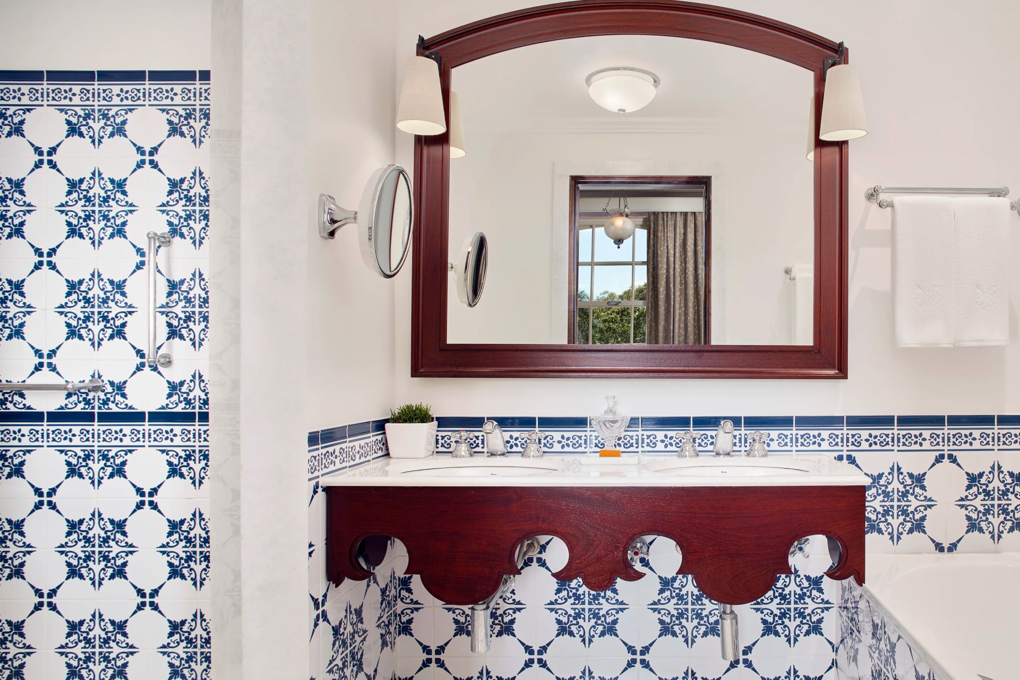 banheiro de hotel - azulejo portugues - suite junior