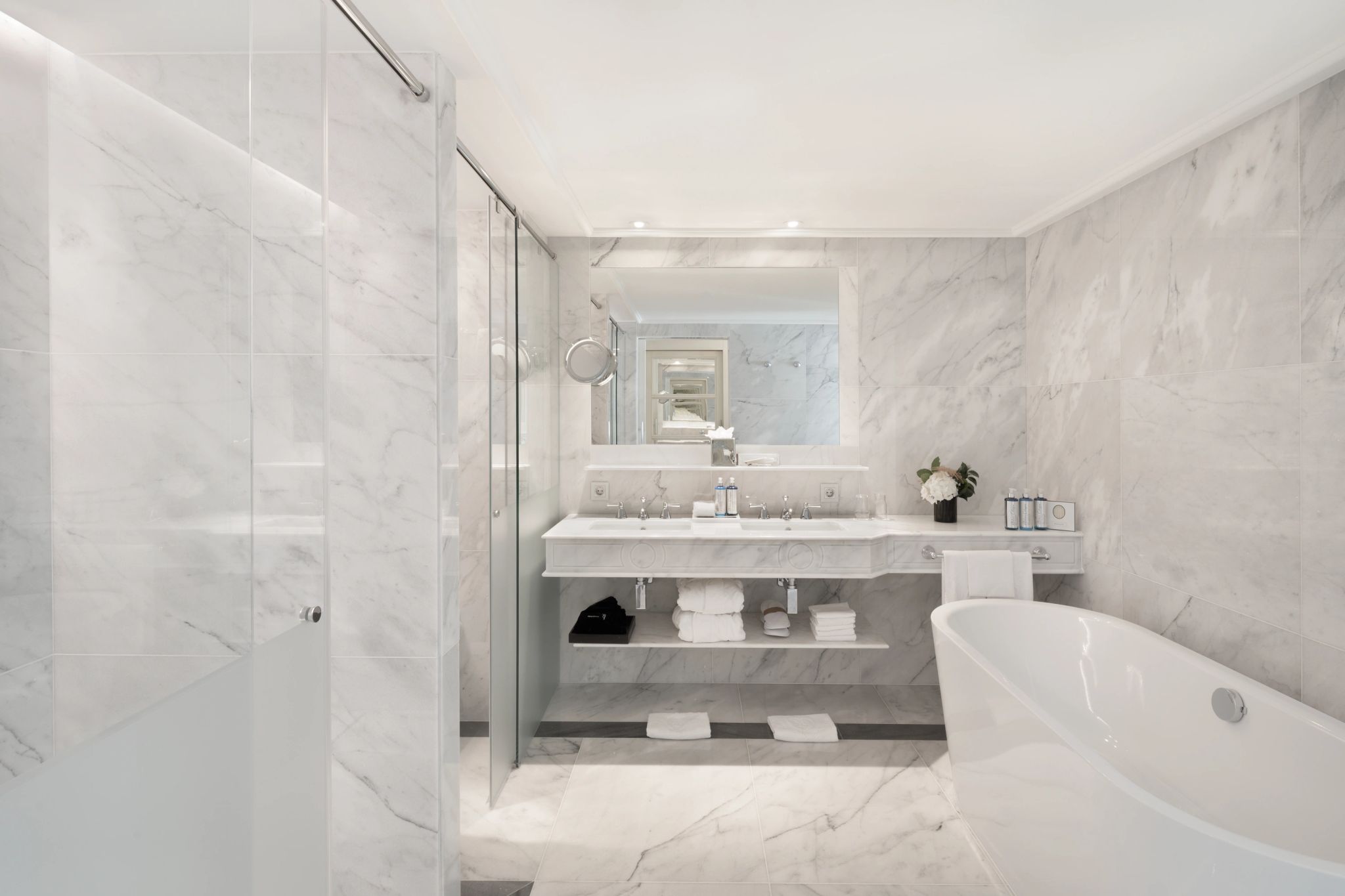 Junior Suite City View banheiro em marmore - banheira de imersao - banho premium