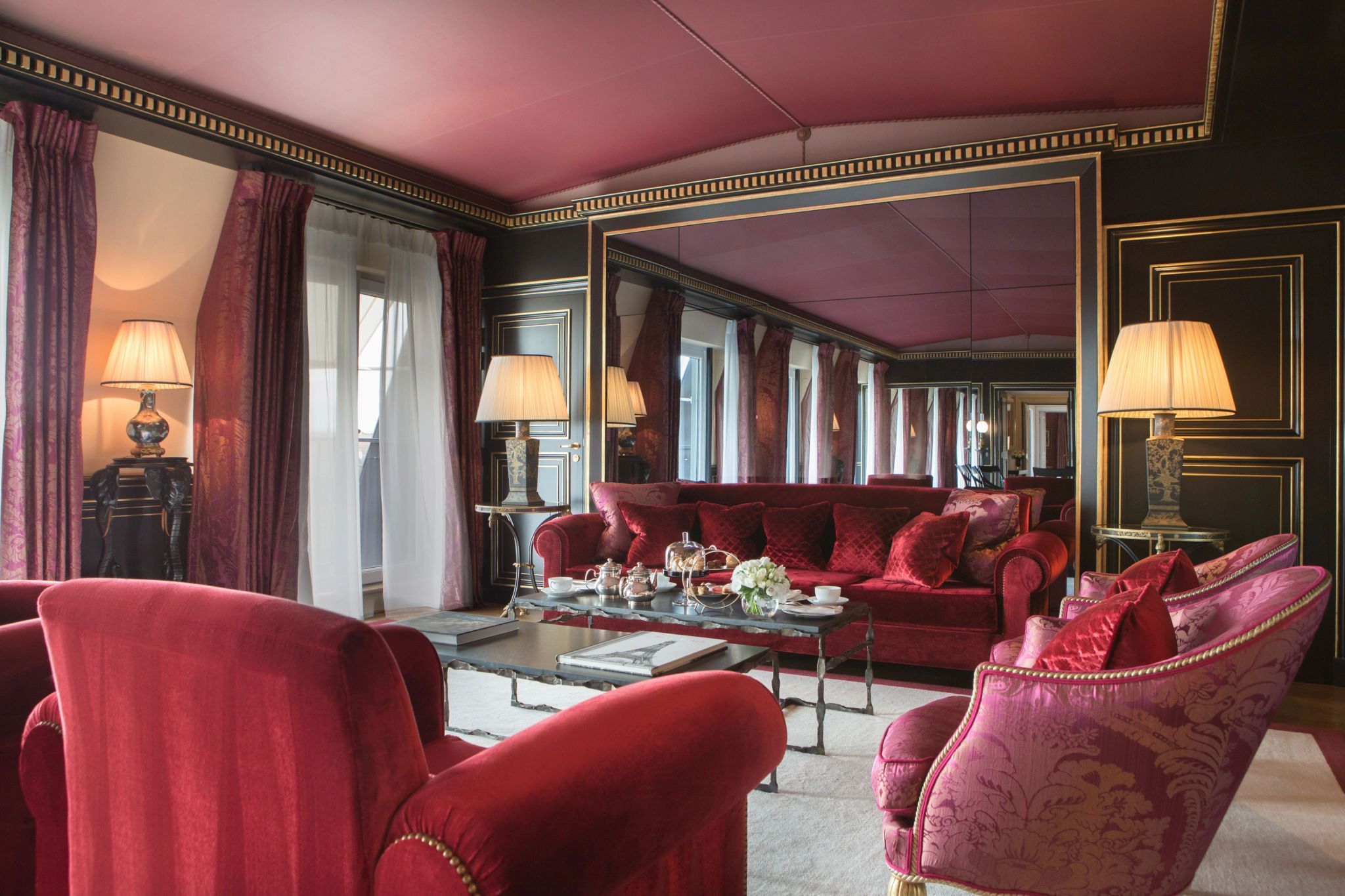 Eiffel Imperial Suite sala de estar - suite com sala - sala chique - suite ampla - suite de luxo