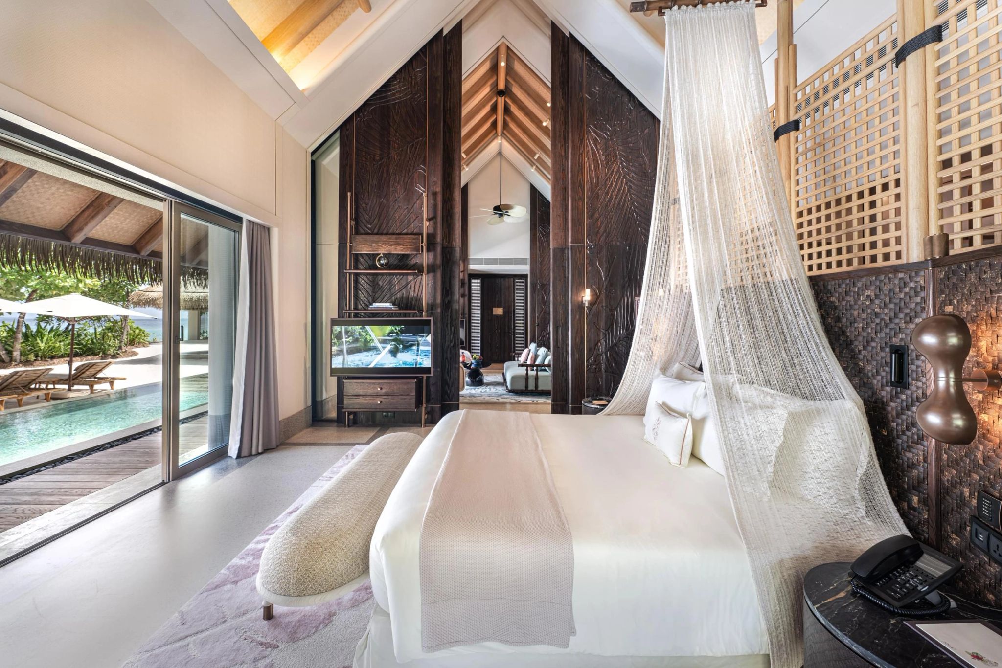 Three Bedroom Beach Residence Pool cama king - terraço privativo - cama de dossel - decoraçao rustica - design de luxo