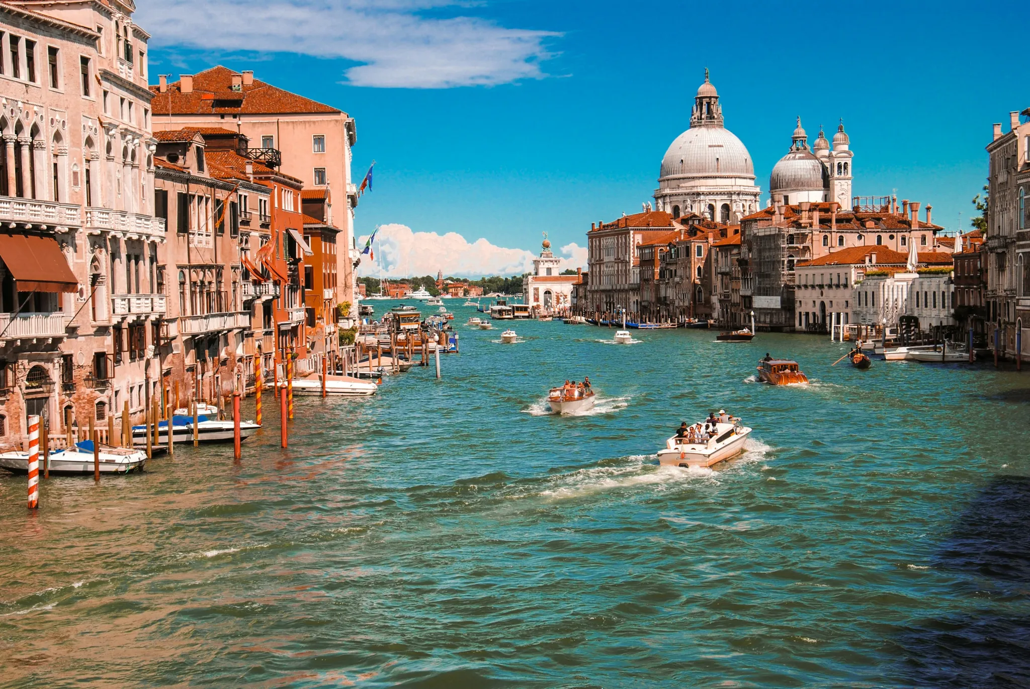 barcos-grand-canal-veneza