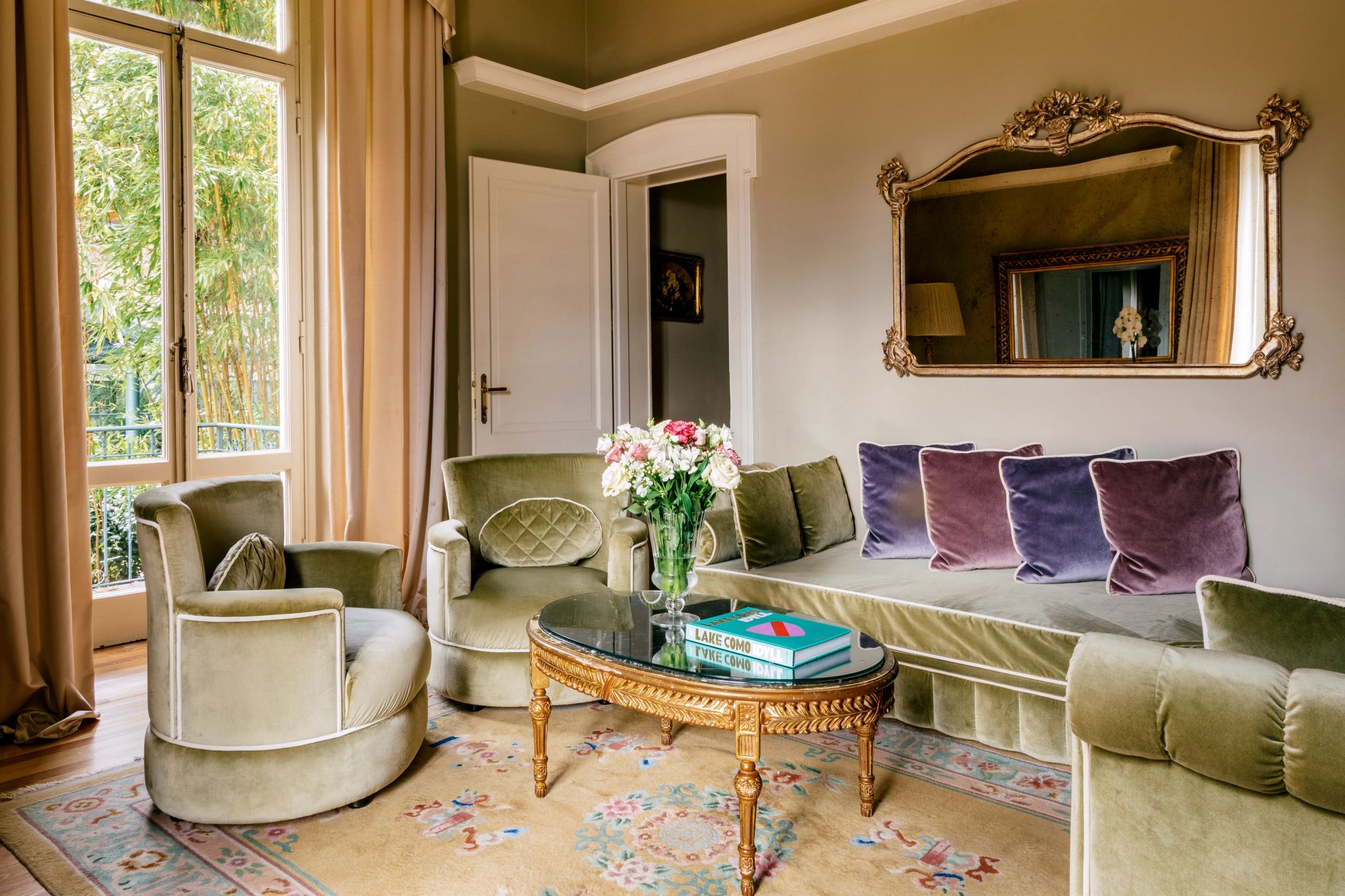 Terrace Garden Suite sala de estar - decoraçao classica – sofa confortavel