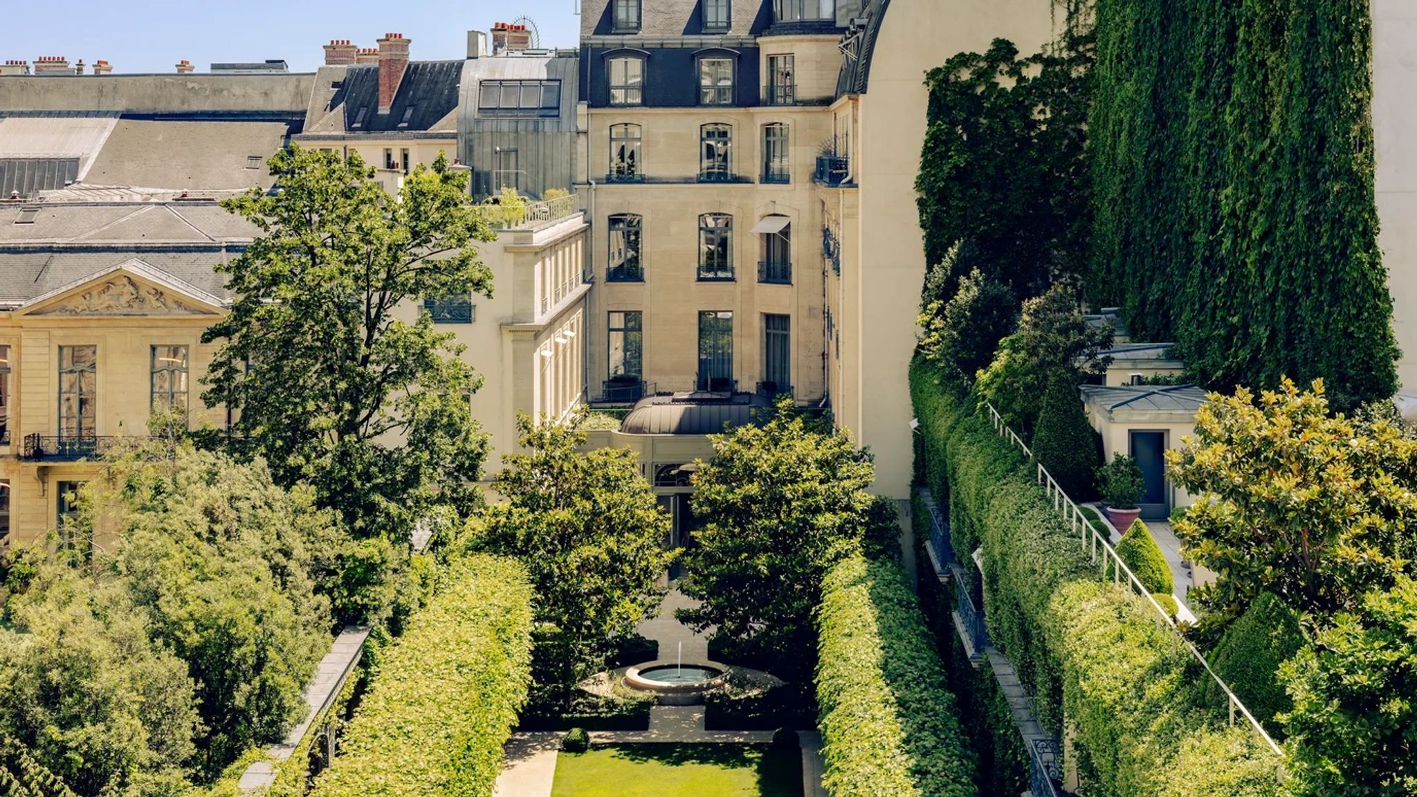 Deluxe Suite area externa - vista paris - hotel palace