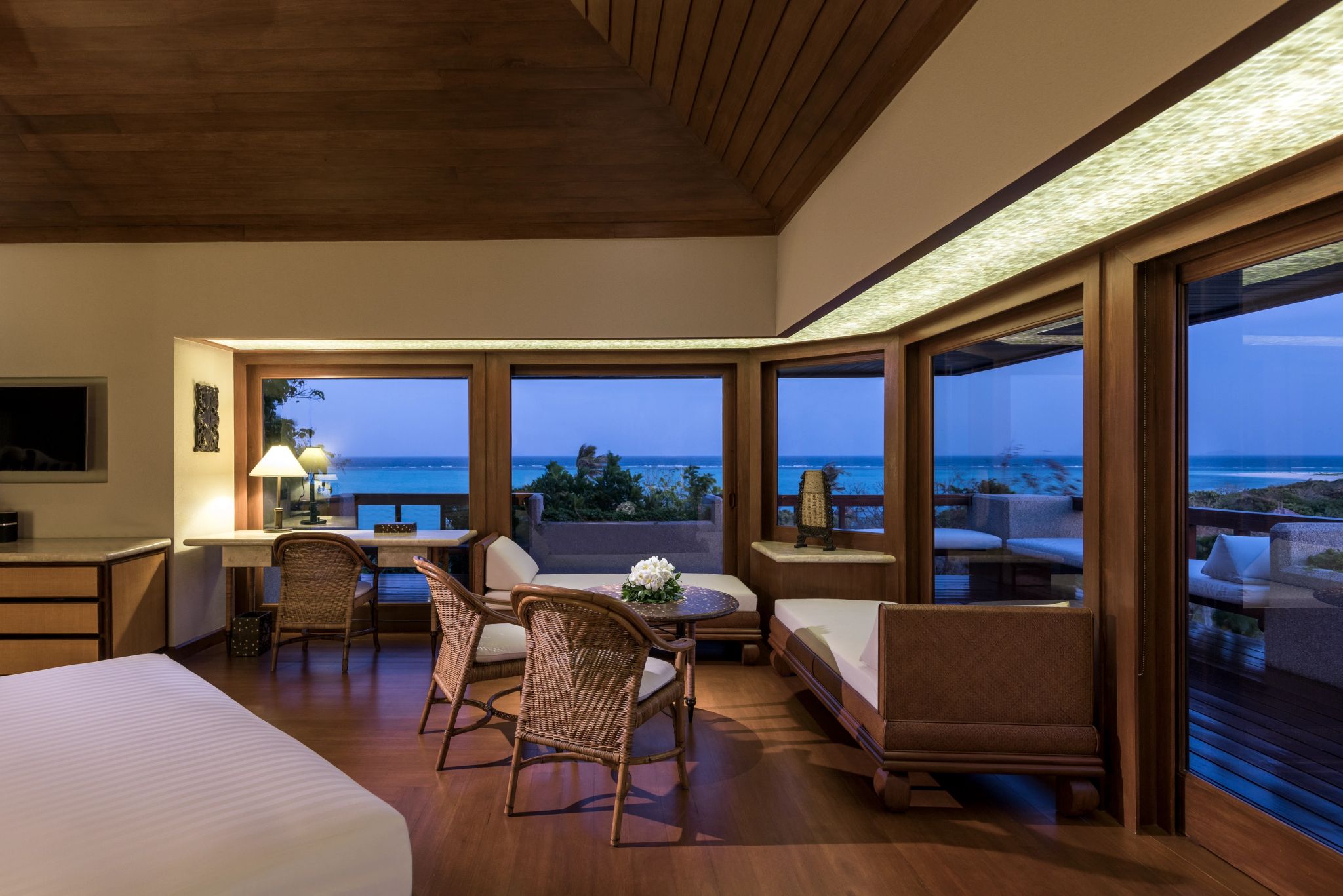 Deluxe Hillside Casita   cama king - quarto de hotel - decoraçao elegante – design de luxo