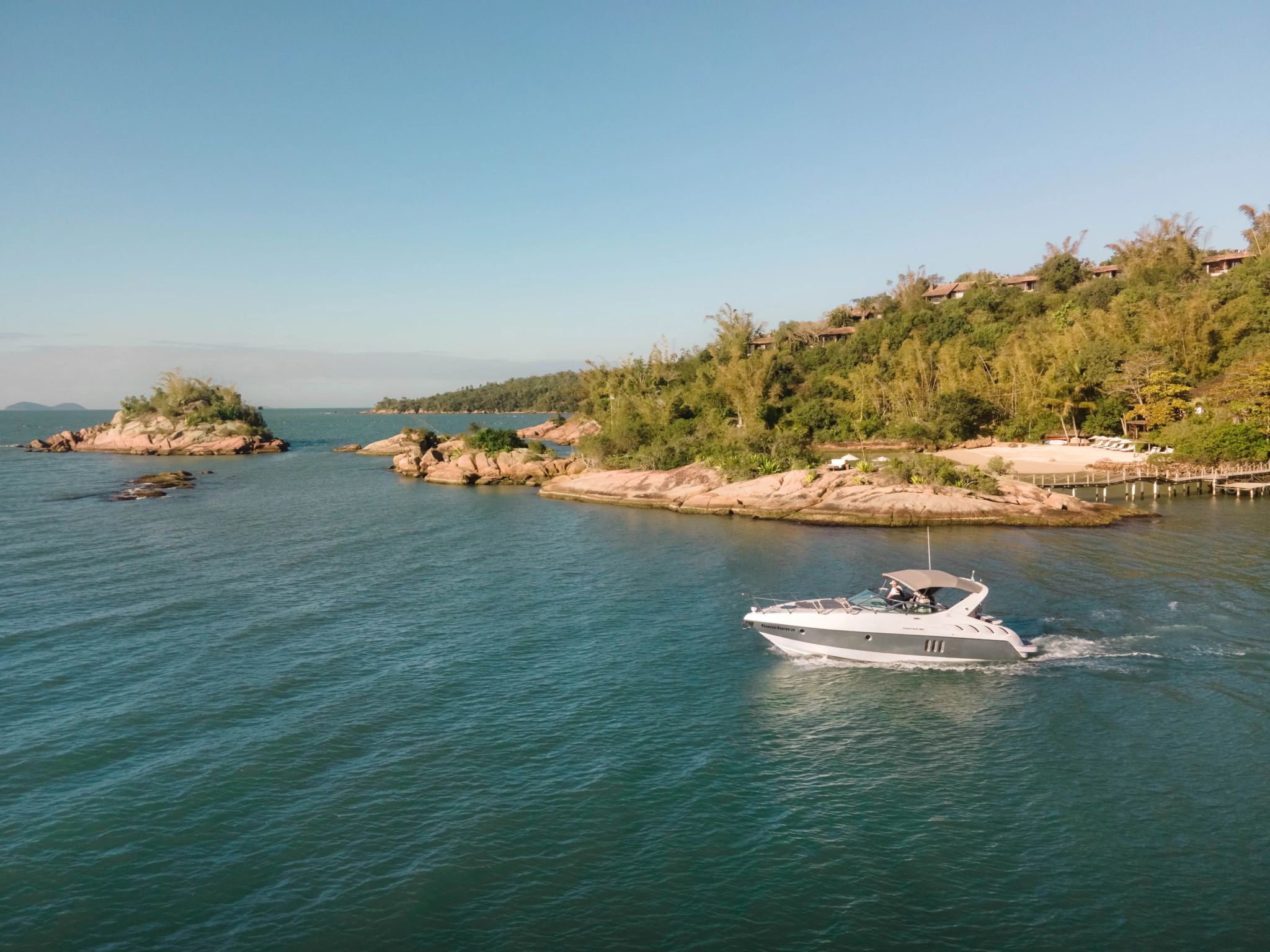 Atividades de lazer lancha em hotel de luxo