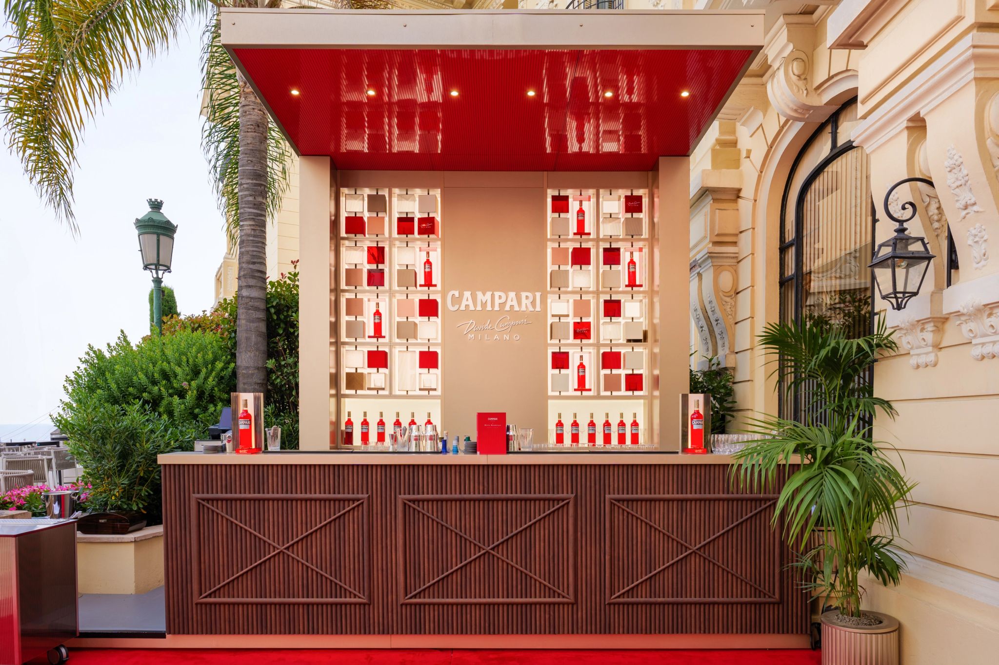 bar de luxo - campari bar - campari - bar ao ar livre - balcao de bar - vitrine de bebidas