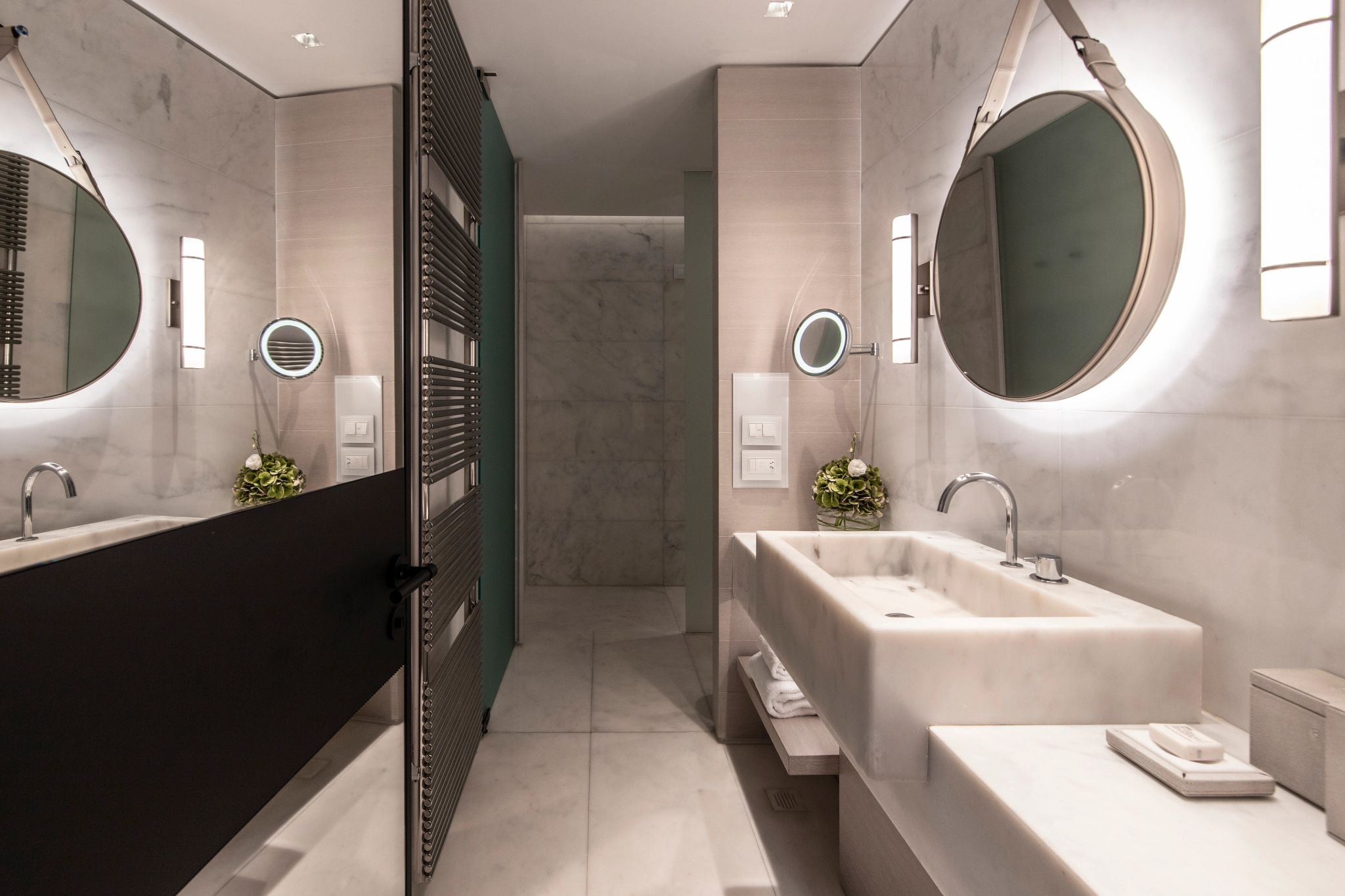 Garden View Bungalow banheiro em marmore - banheiro chique - chuveiro alta pressao