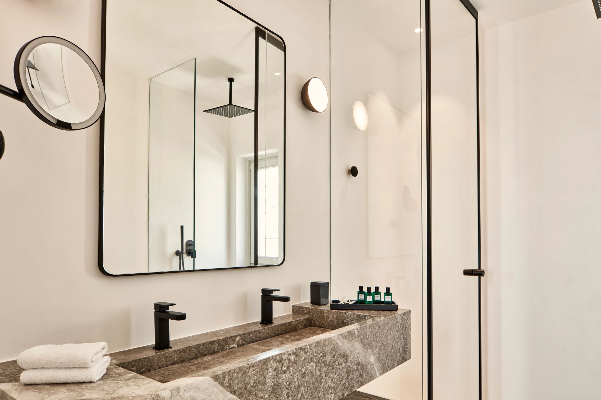 Honeymoon Suite Plunge Pool banheiro de luxo - banho premium - quarto do hotel