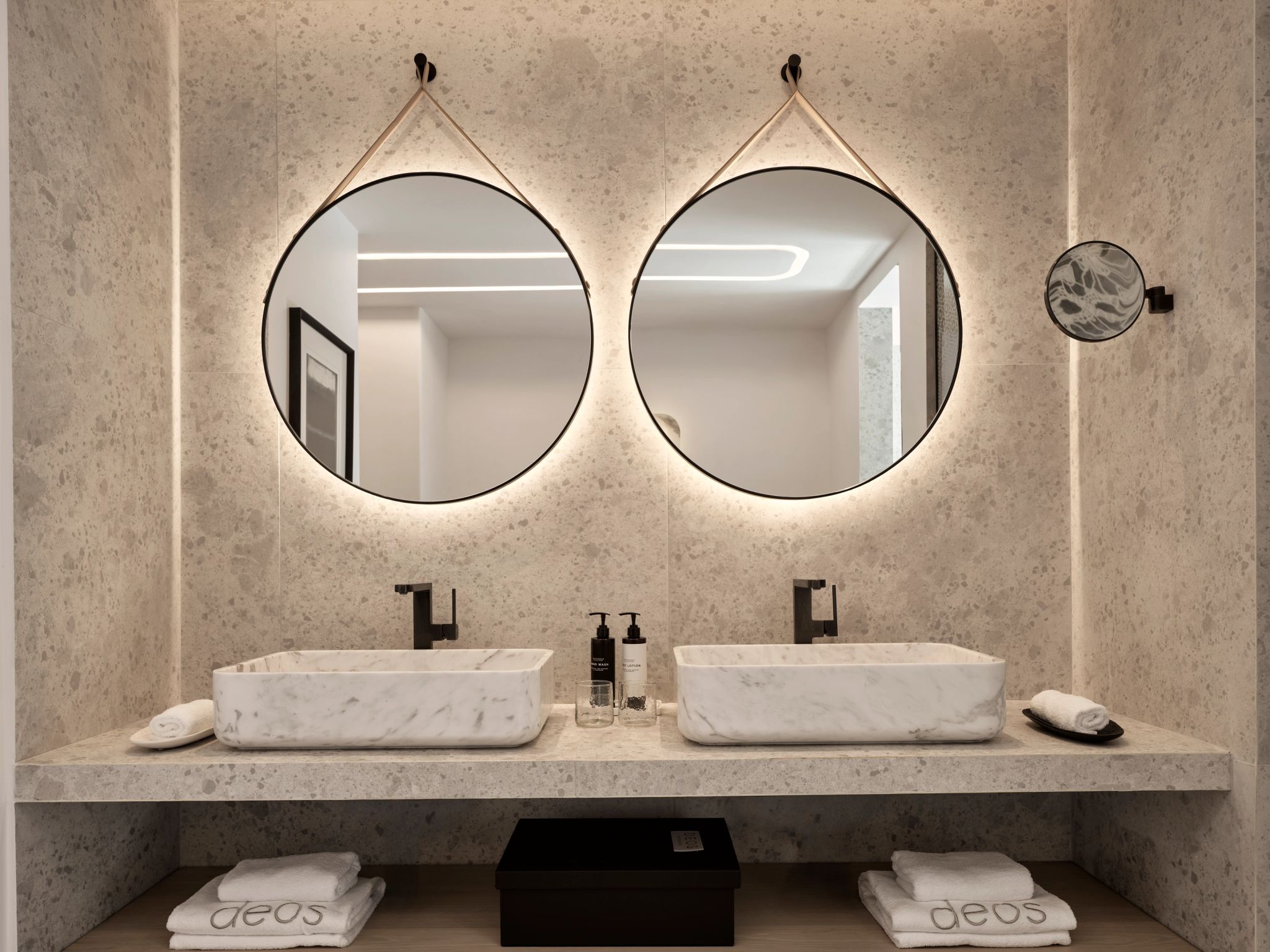 Zeta Maisonette banheiro luxo - pia dupla - banho premium