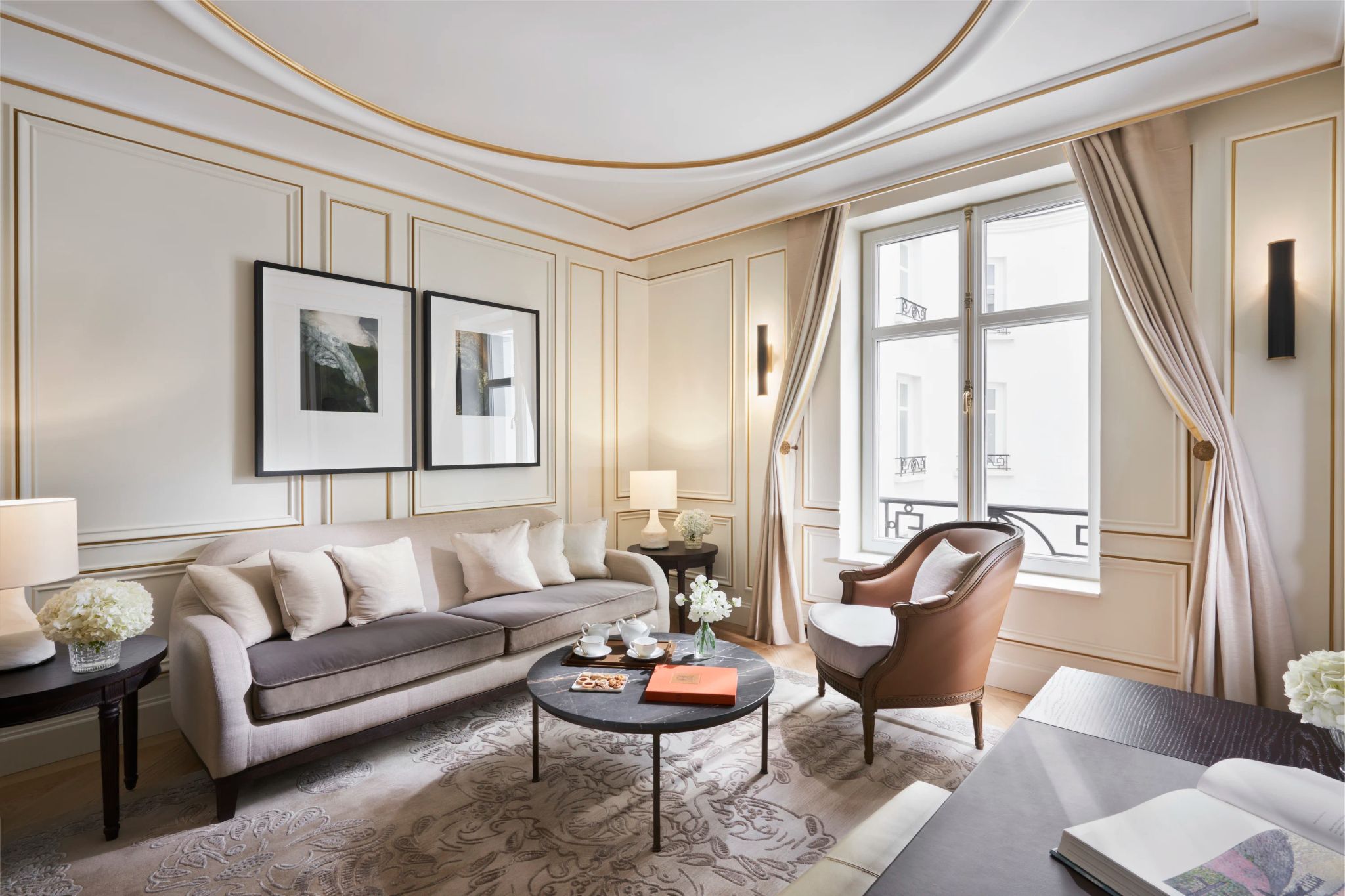 suite com sala - sala ampla - ampla sala de estar - sala classica