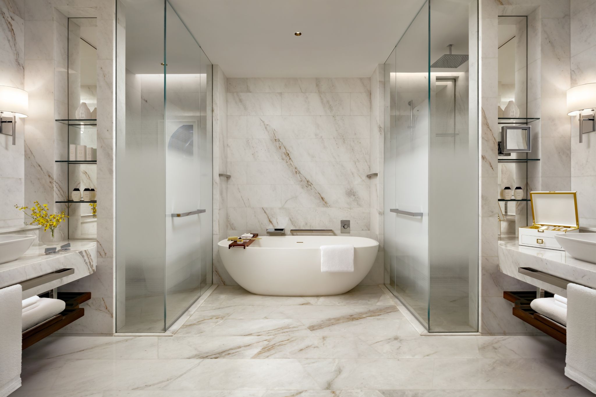 banheiro sky terrace suite – banheira de imersao – decoracao em marmore