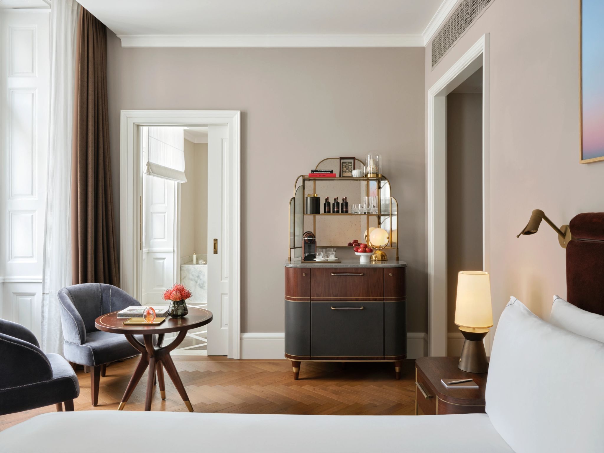 quarto king – decoraçao elegante - decoraçao classica - vista viena