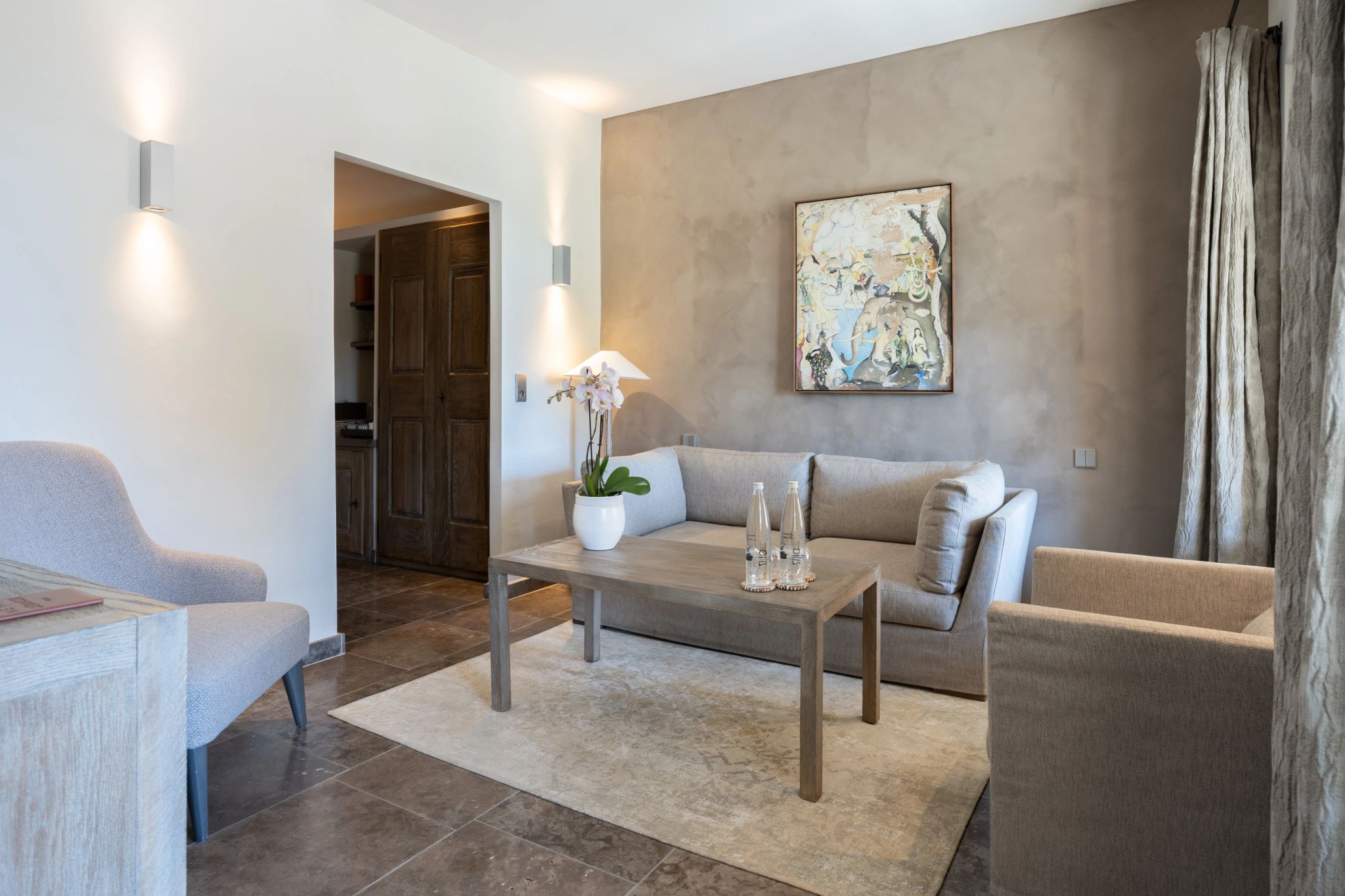 Sunset Suite sala de estar – sala privativa – suite com sala - sala chique - obras de arte