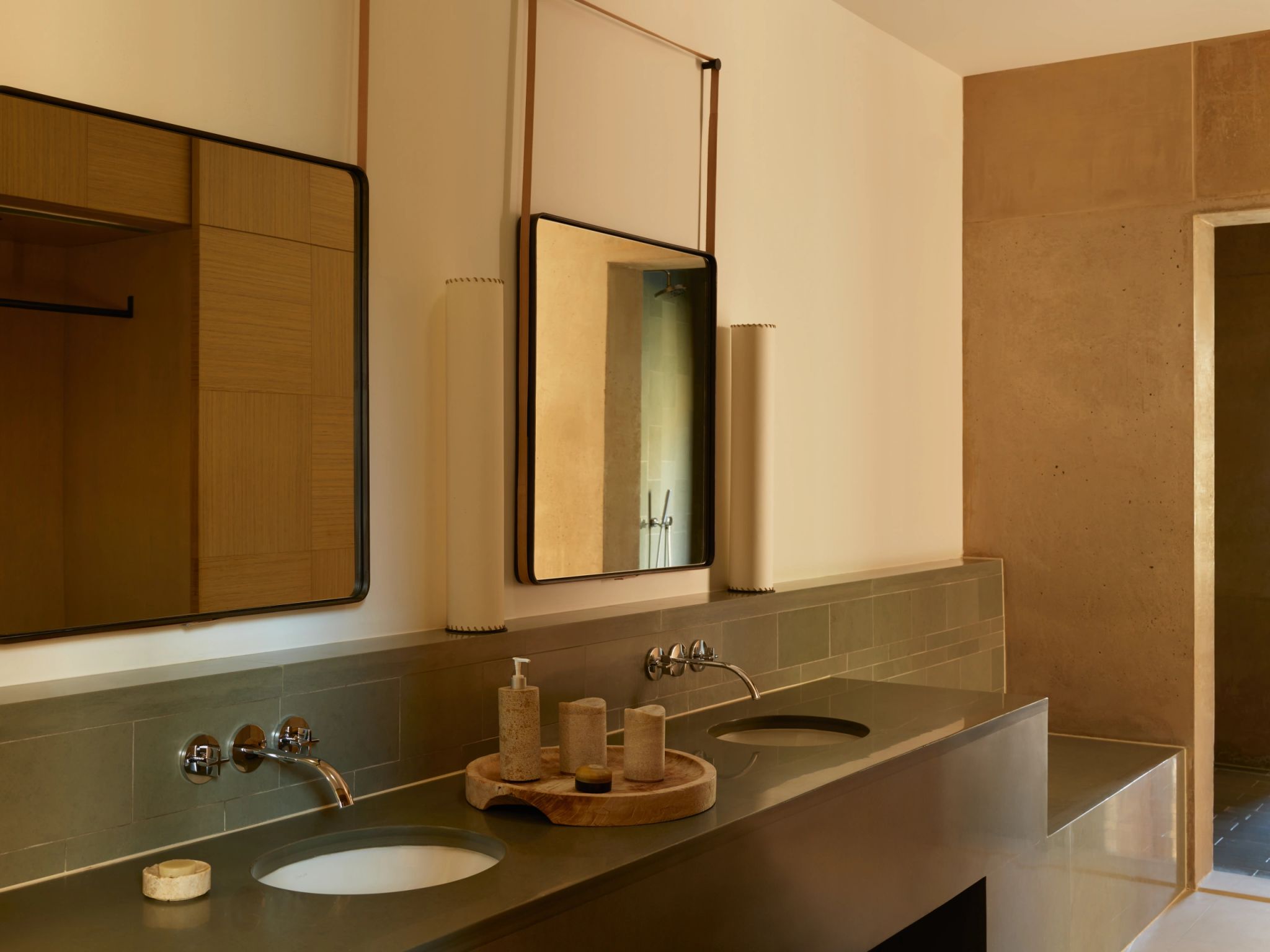 Desert Suite banheiro suite – banheiro hotel – pia dupla