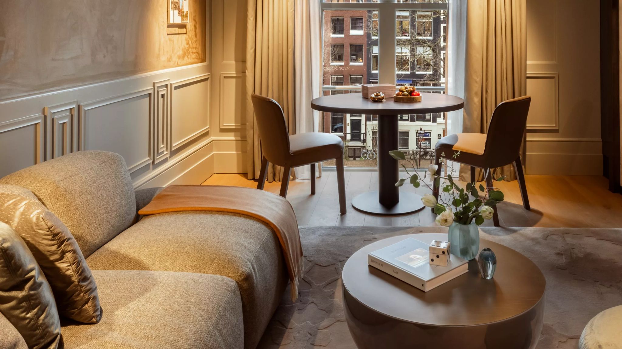 Canal View Executive Suite suite com sala - sala de estar - sala vista amsterdam