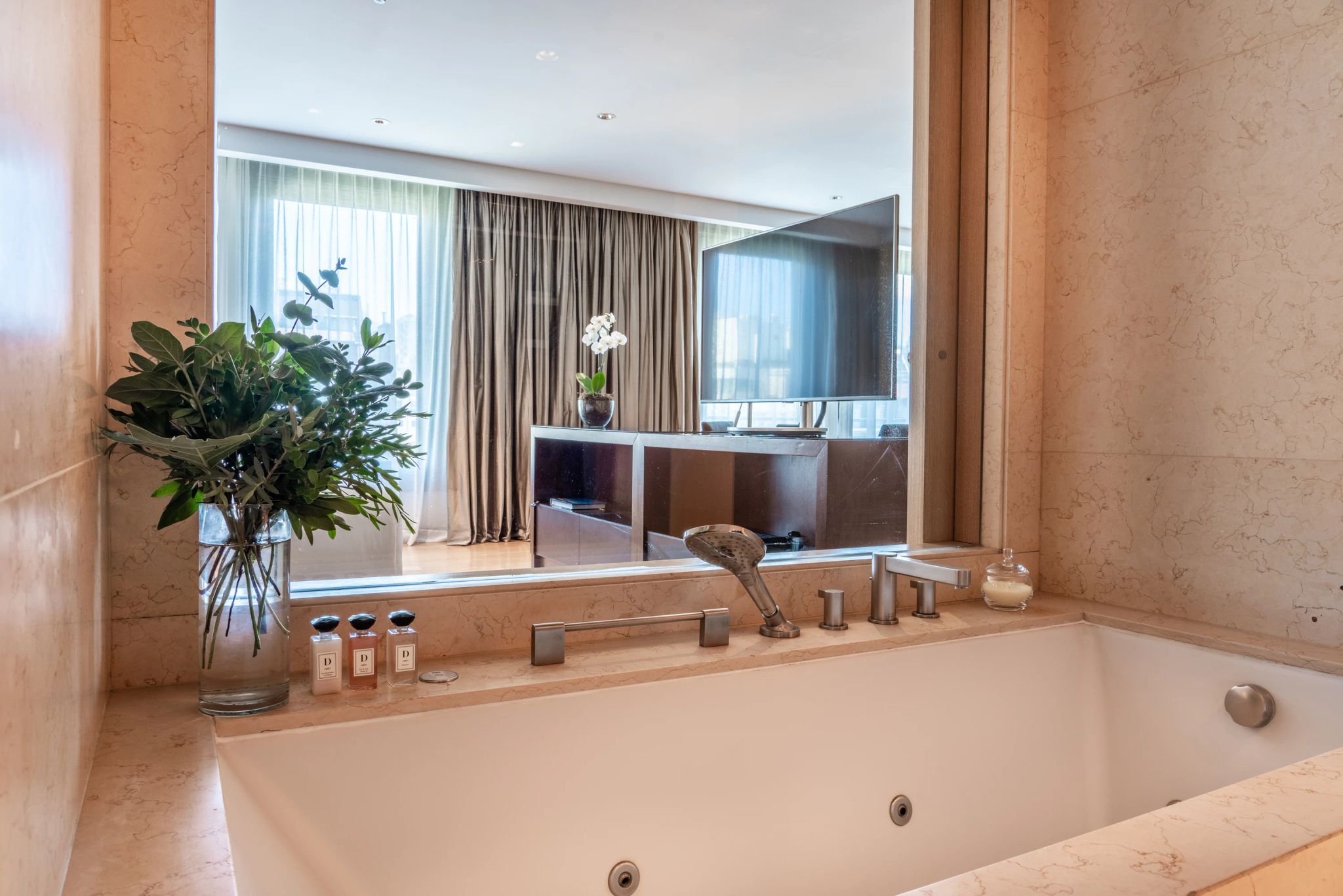 banheira luxuosa - banheira em mármore