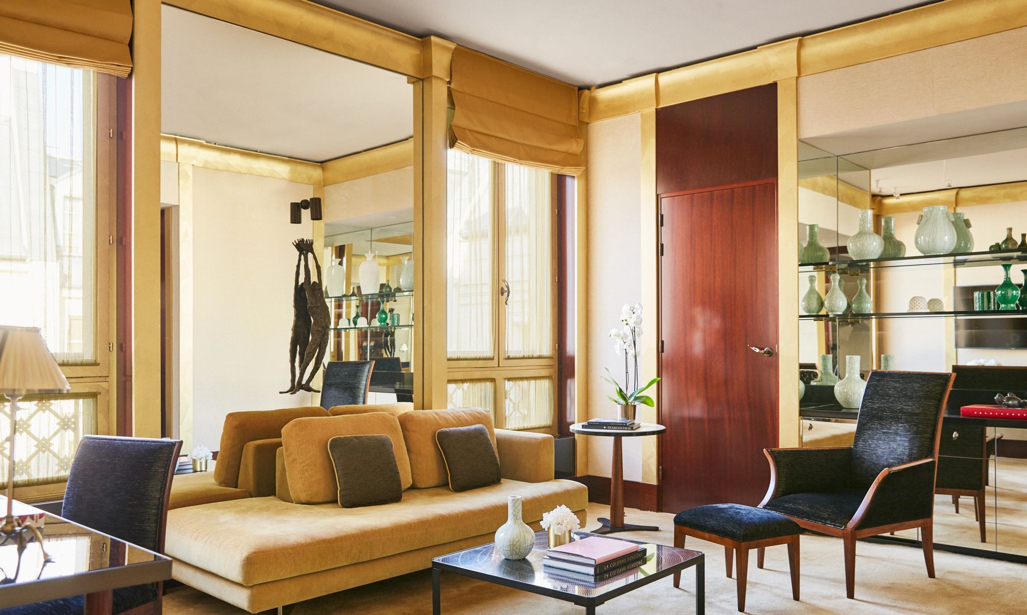 Park Executive Suite  suite com sala - mesa de trabalho - sofa confortavel