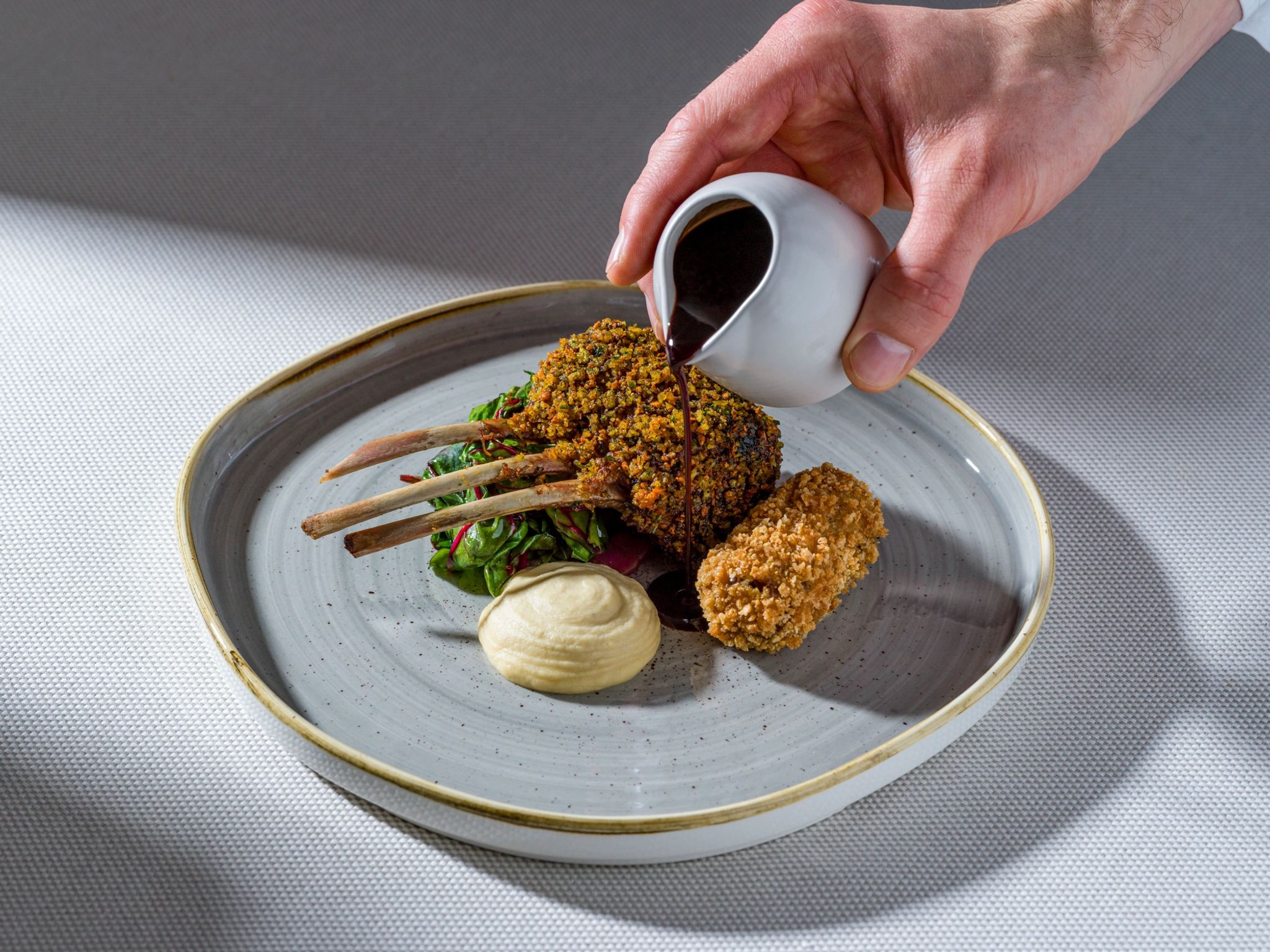 Monastiq Bar & Lounge cozinha local – alta gastronomia – prato gourmet