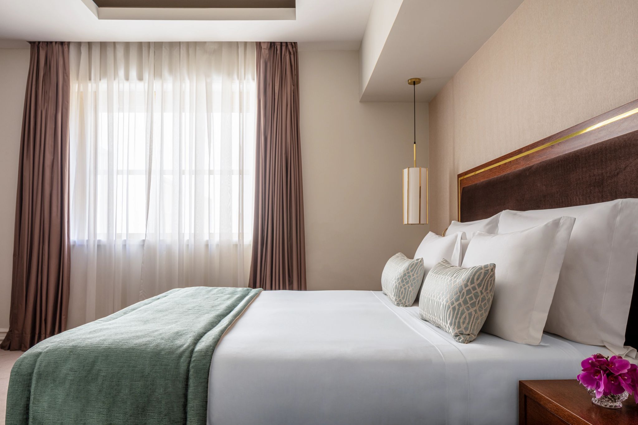 Deluxe cama de casal – quarto de hotel – decoracao clean