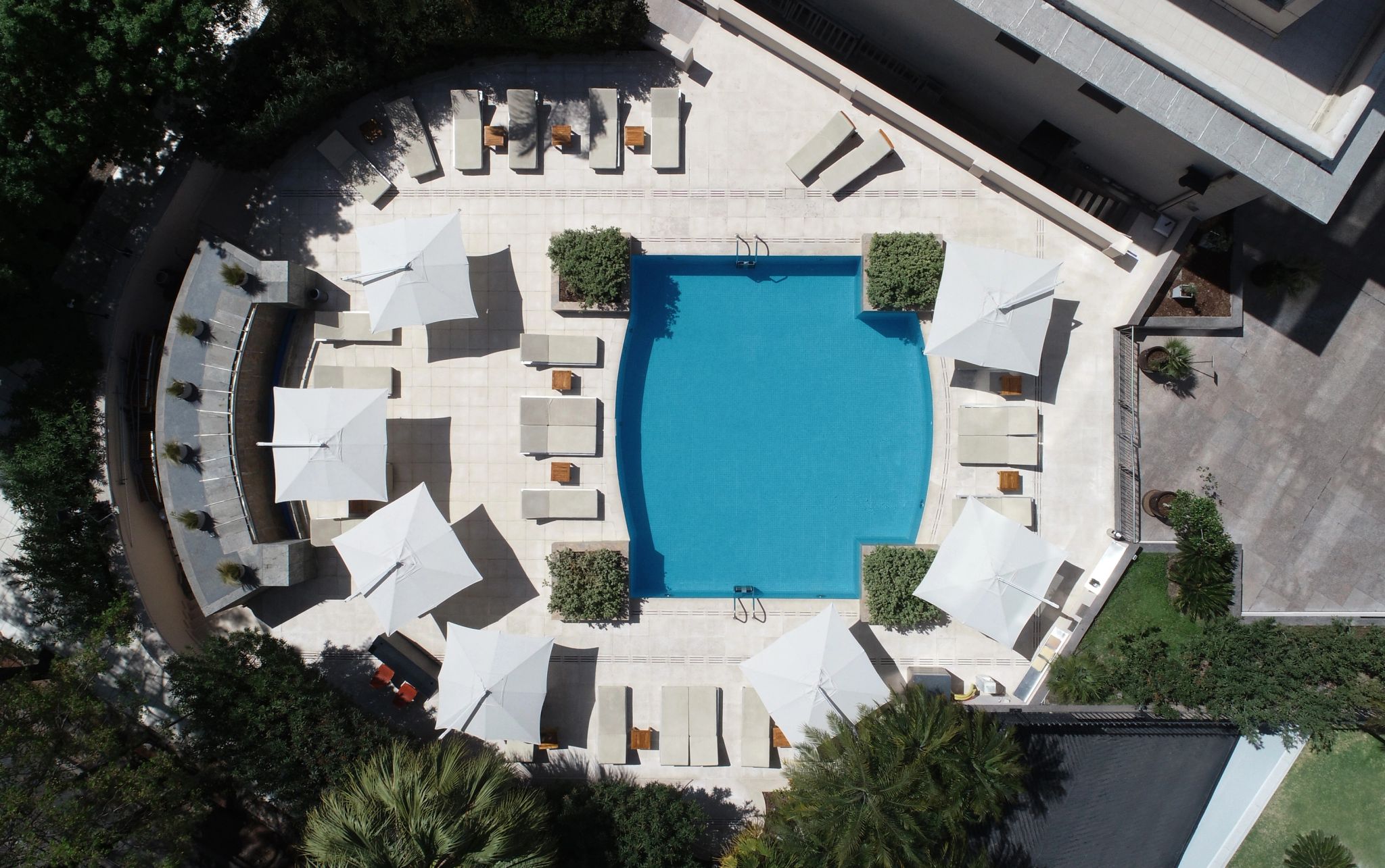 piscina externa - hotel com piscina - piscina ao ar livre