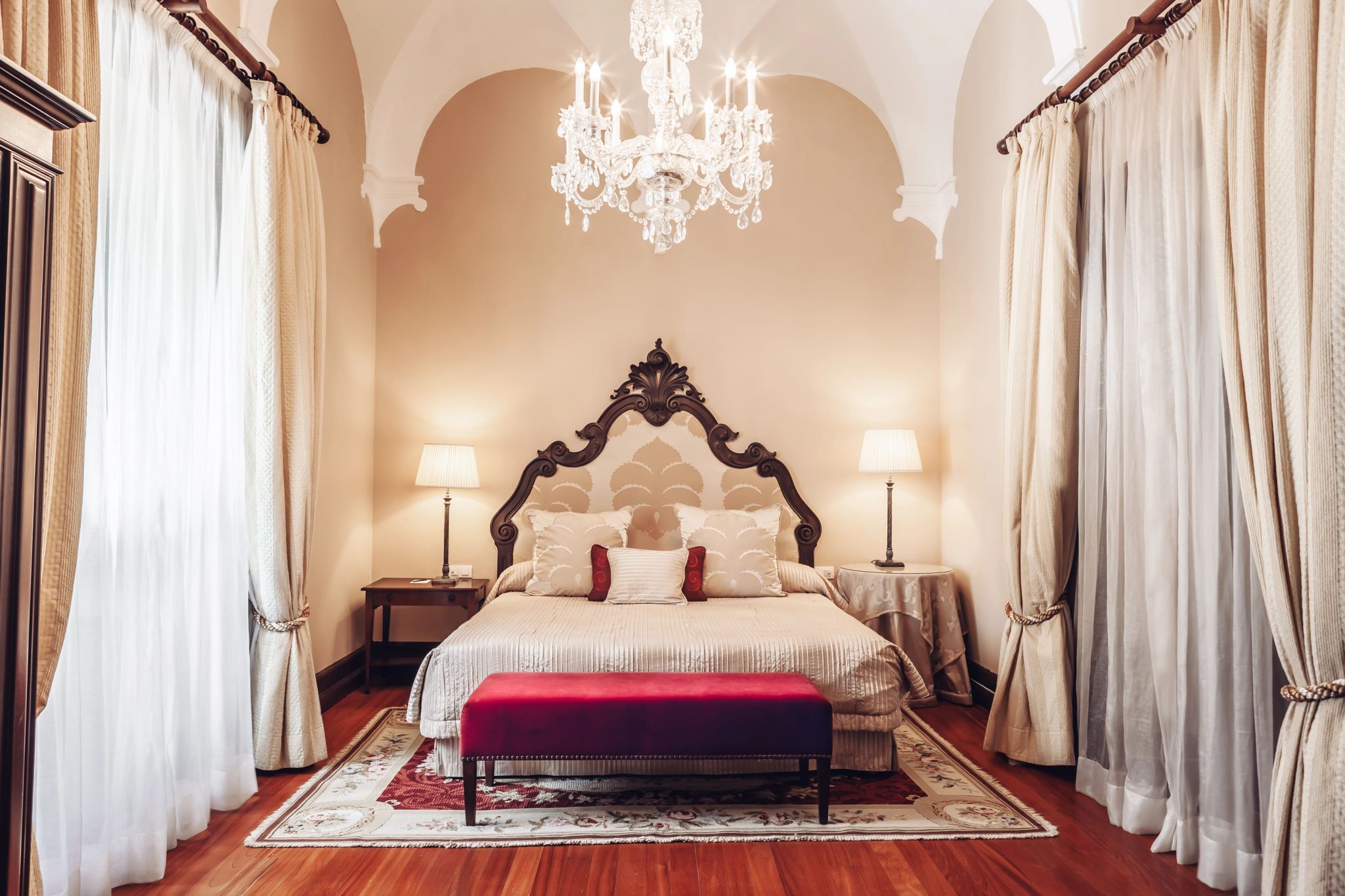 suite de luxo - cama king-size - decoracao classica