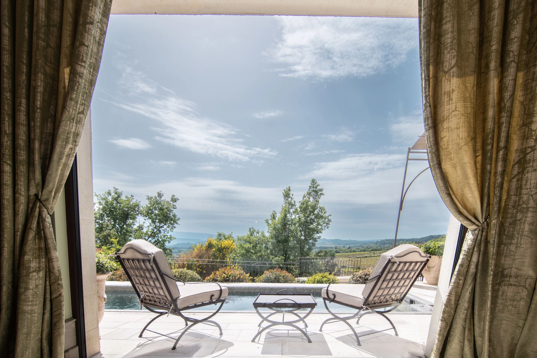 Cassiopée Suite suite com terraço - terraço privativo - terraço mibiliado - suite com vista - vista campo