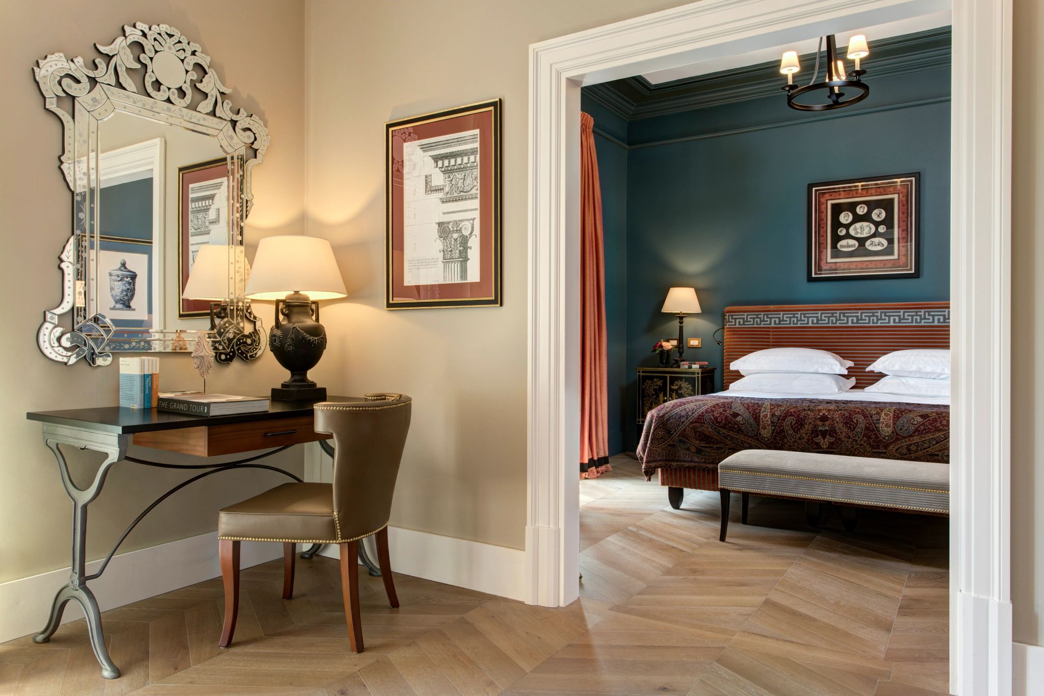 Family Suite cama king - escrivaninha - design de luxo - suite para familia - suite ampla