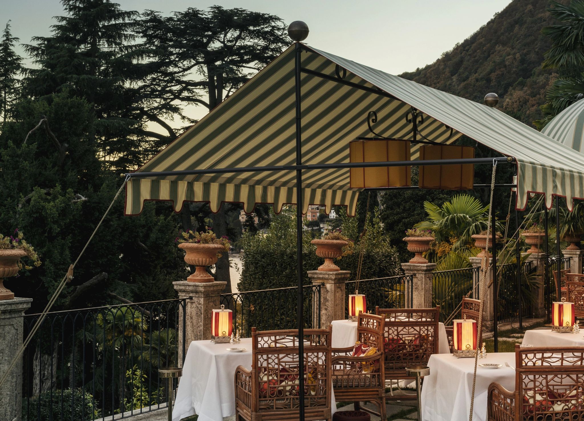 Restaurante Hotel Passalacqua restaurante com terraço - culinaria italiana - almoço ao ar livre