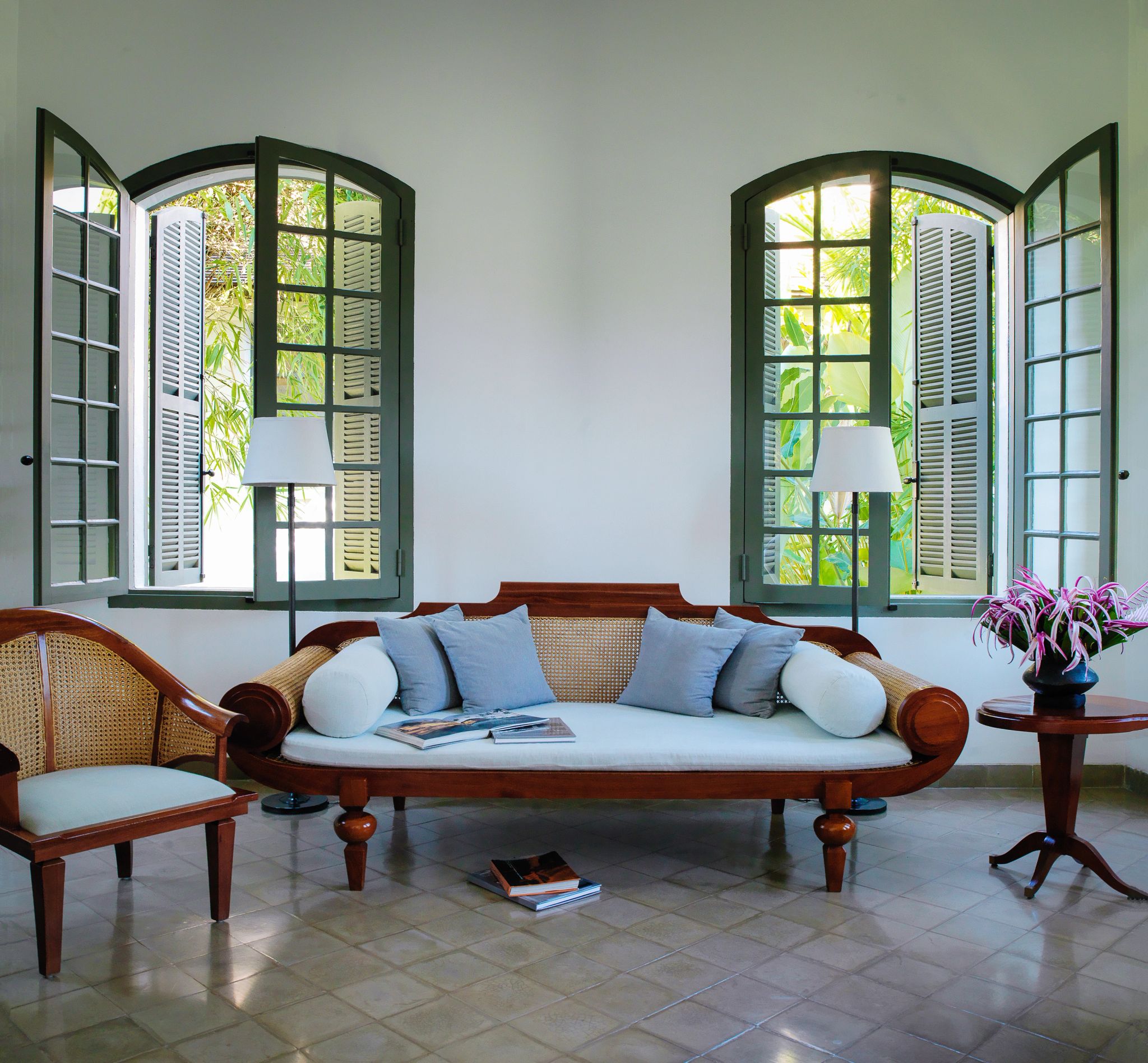 Mekong Pool Suite suite com piscina – sala de estar - decoraçao elegante