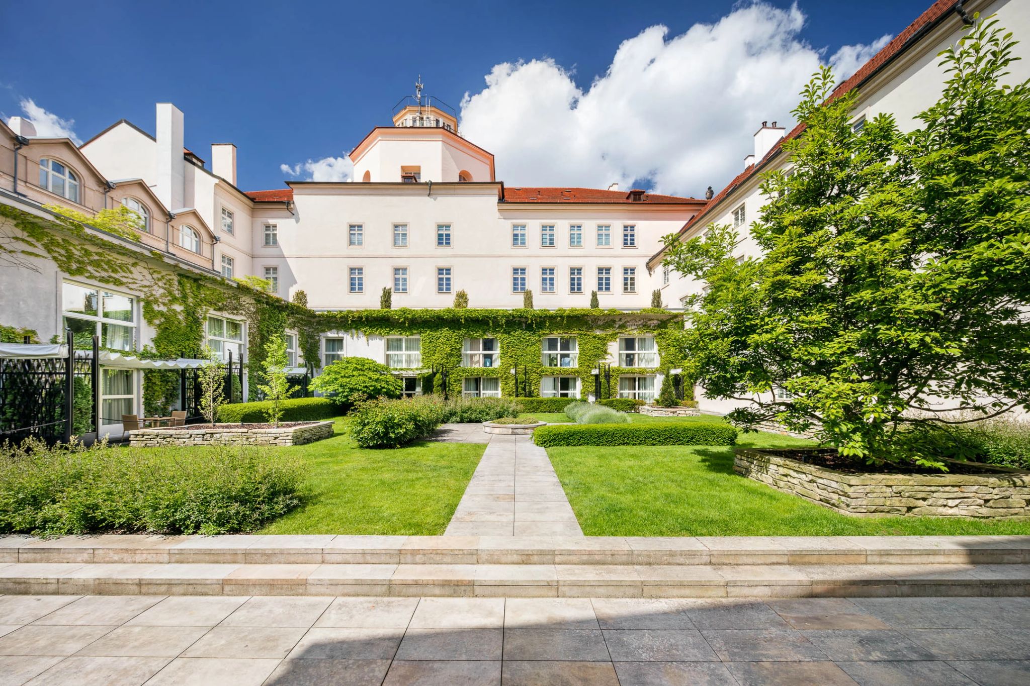 Mandarin Oriental, Prague jardim verdejante – area externa hotel – arquitetura europeia