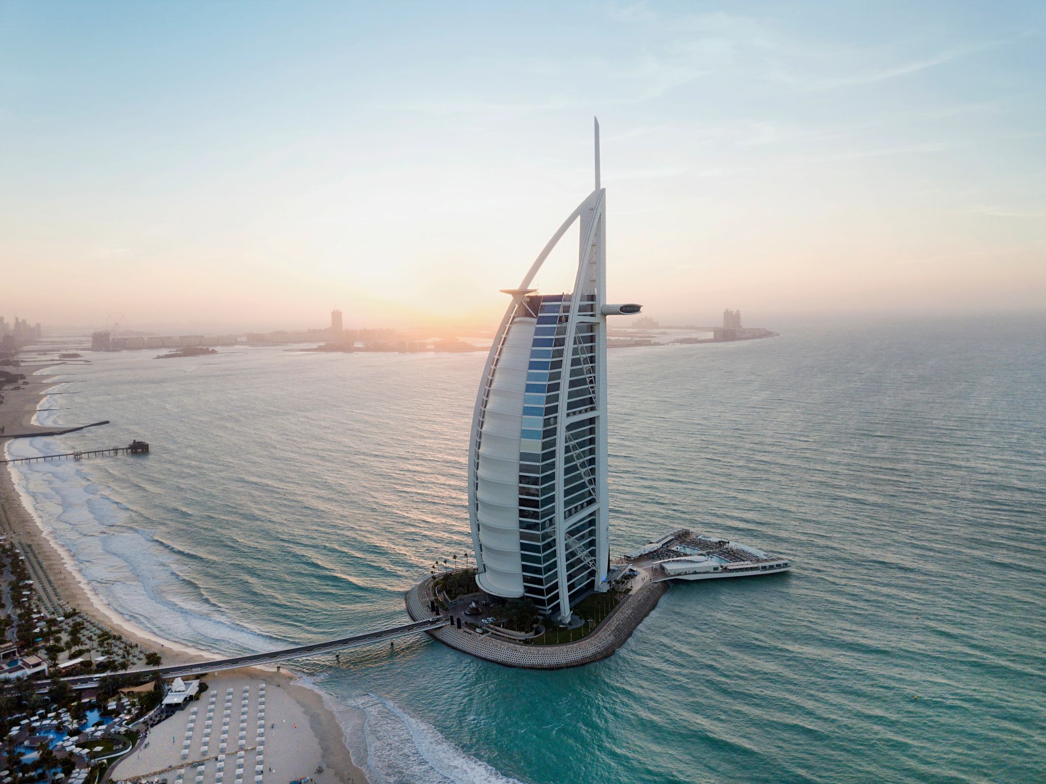 hotel beira mar - predio moderno - jumeirah burj al arab