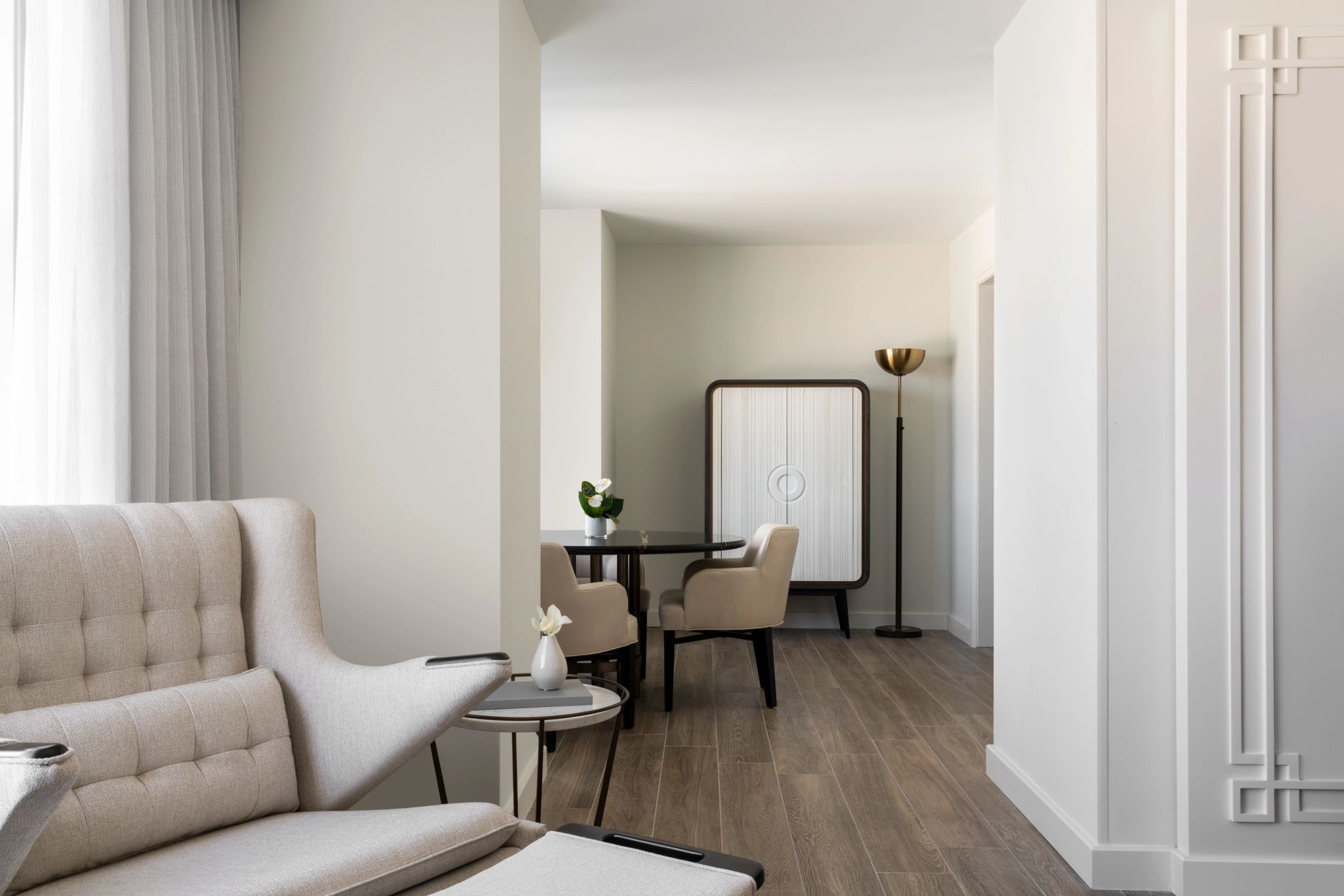 One Bedroom Suite King City View sala de estar - sofa confortavel - suite ampla