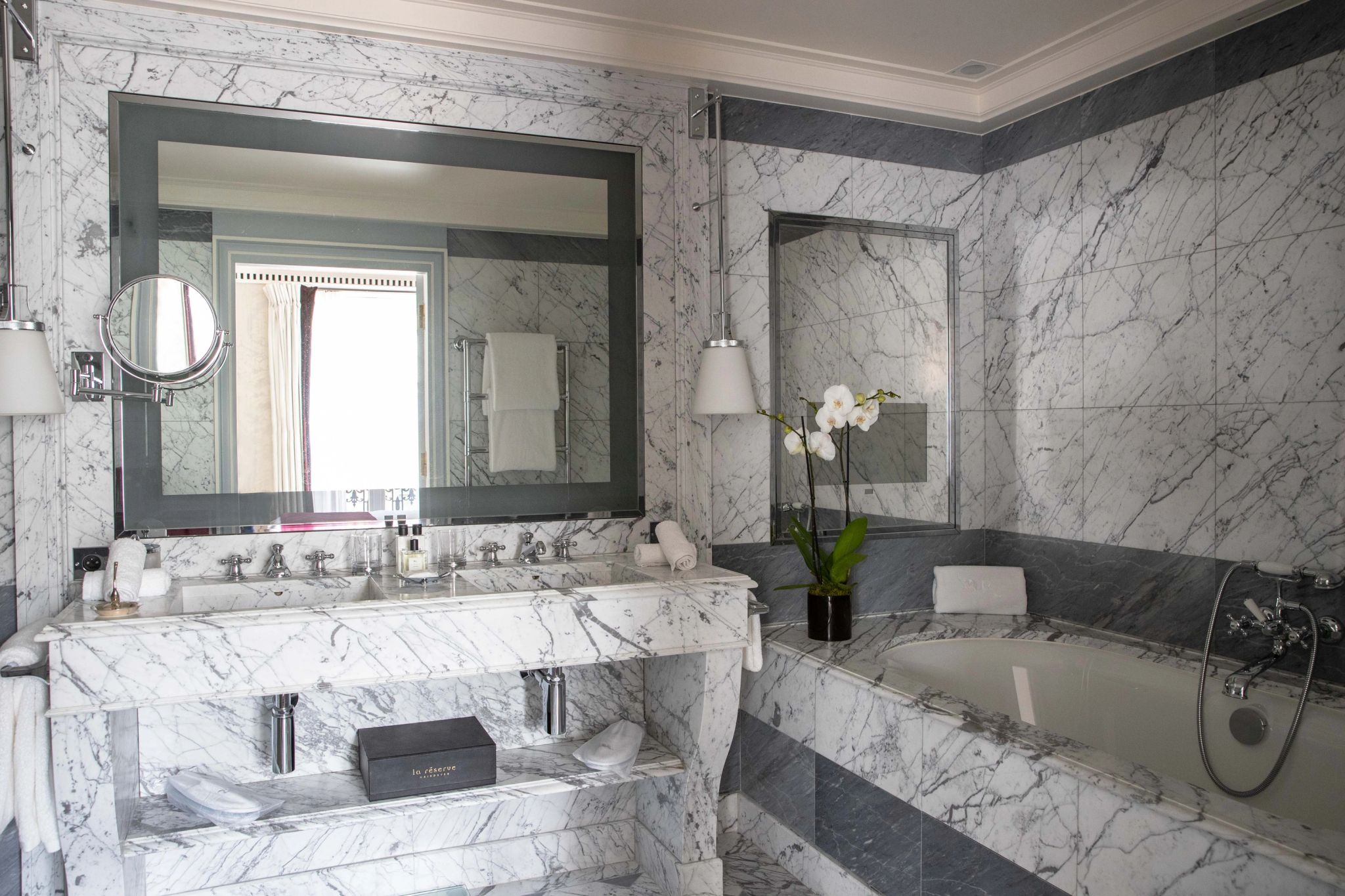 Prestige Junior Suite banheiro em marmore - suite com banheira - banheira de imersao