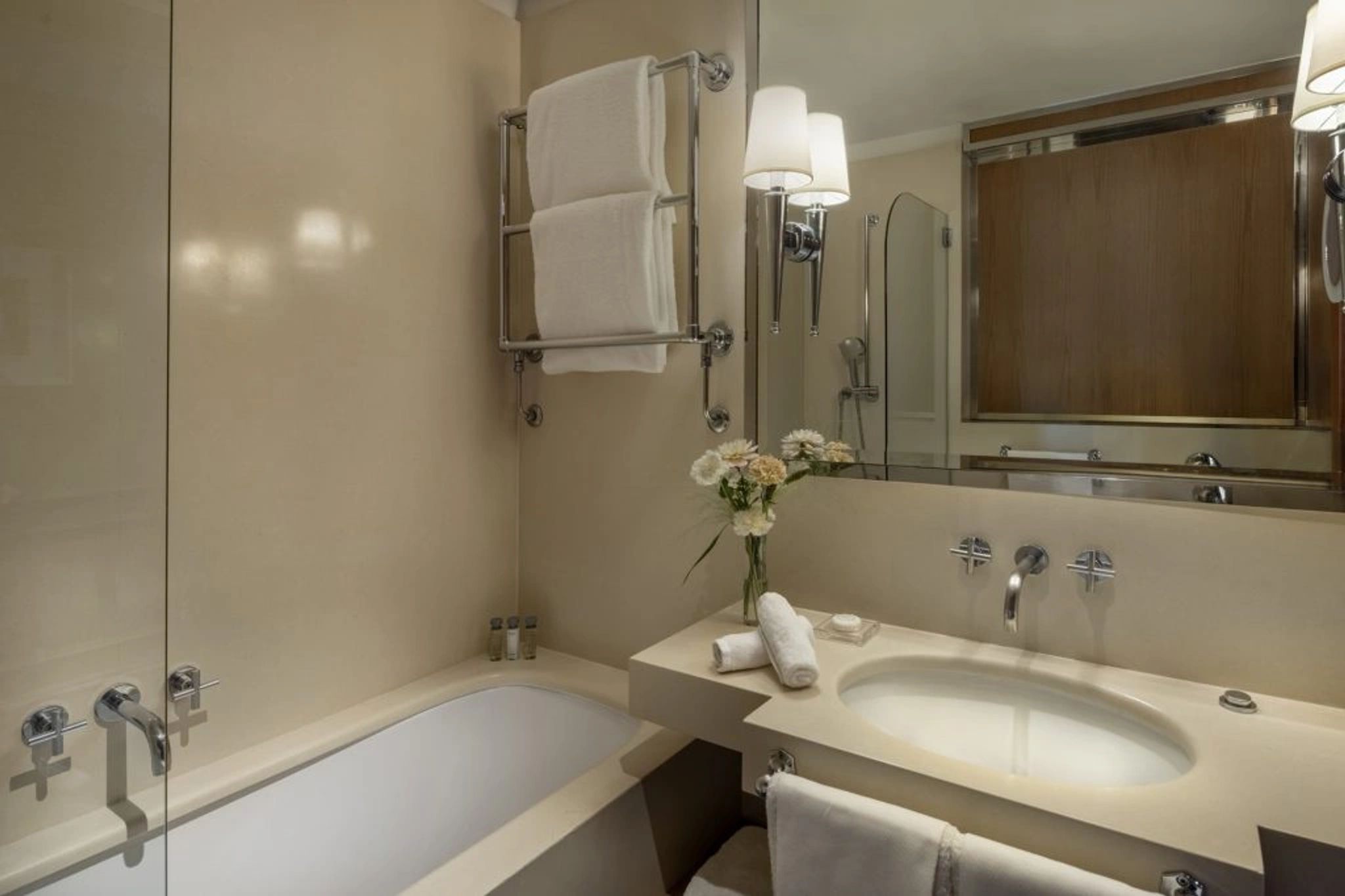 Portrait Suite River View suite premium banheiro - banheiro grande luxo - banheiro de marmore