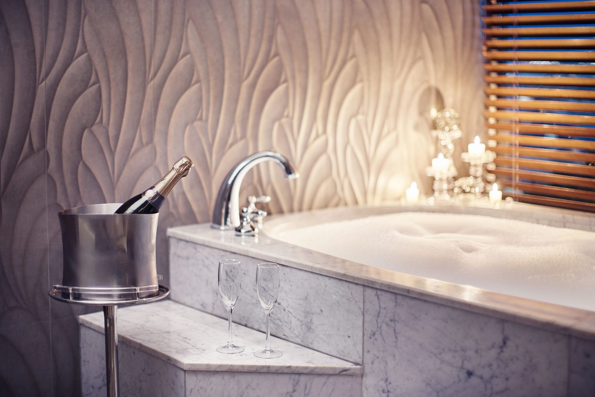 banheira de hotel - banho de luxo - banheiro da suite