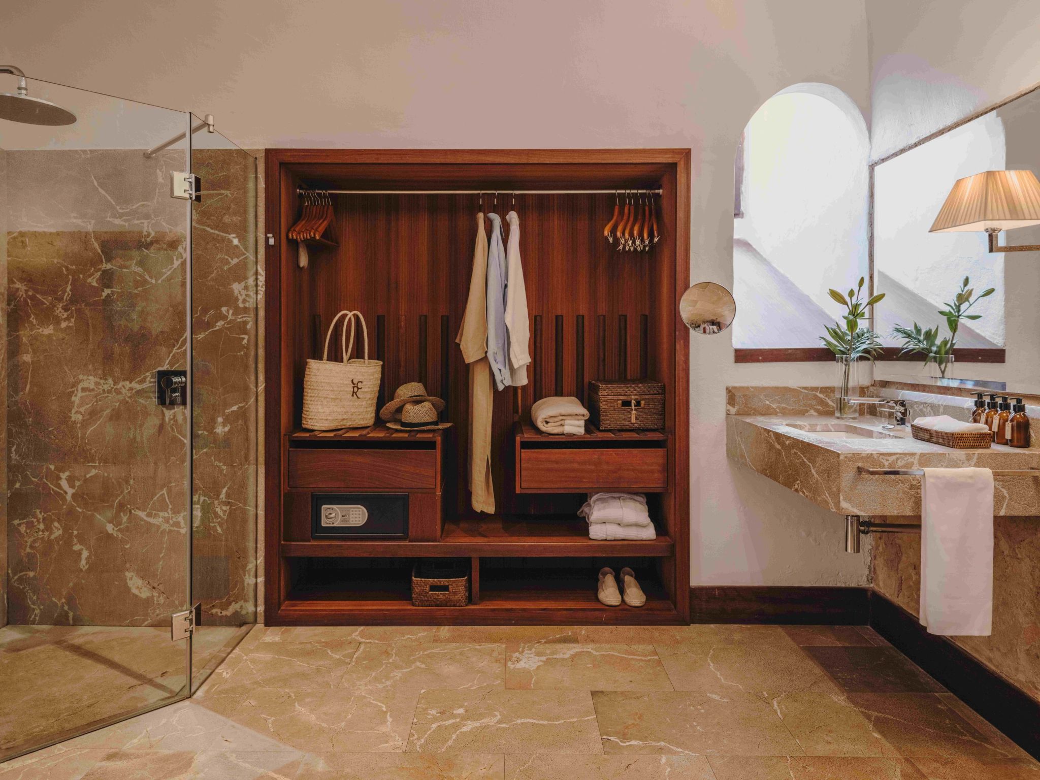 chuveiro alta pressao - suite com closet - banheiro em marmore