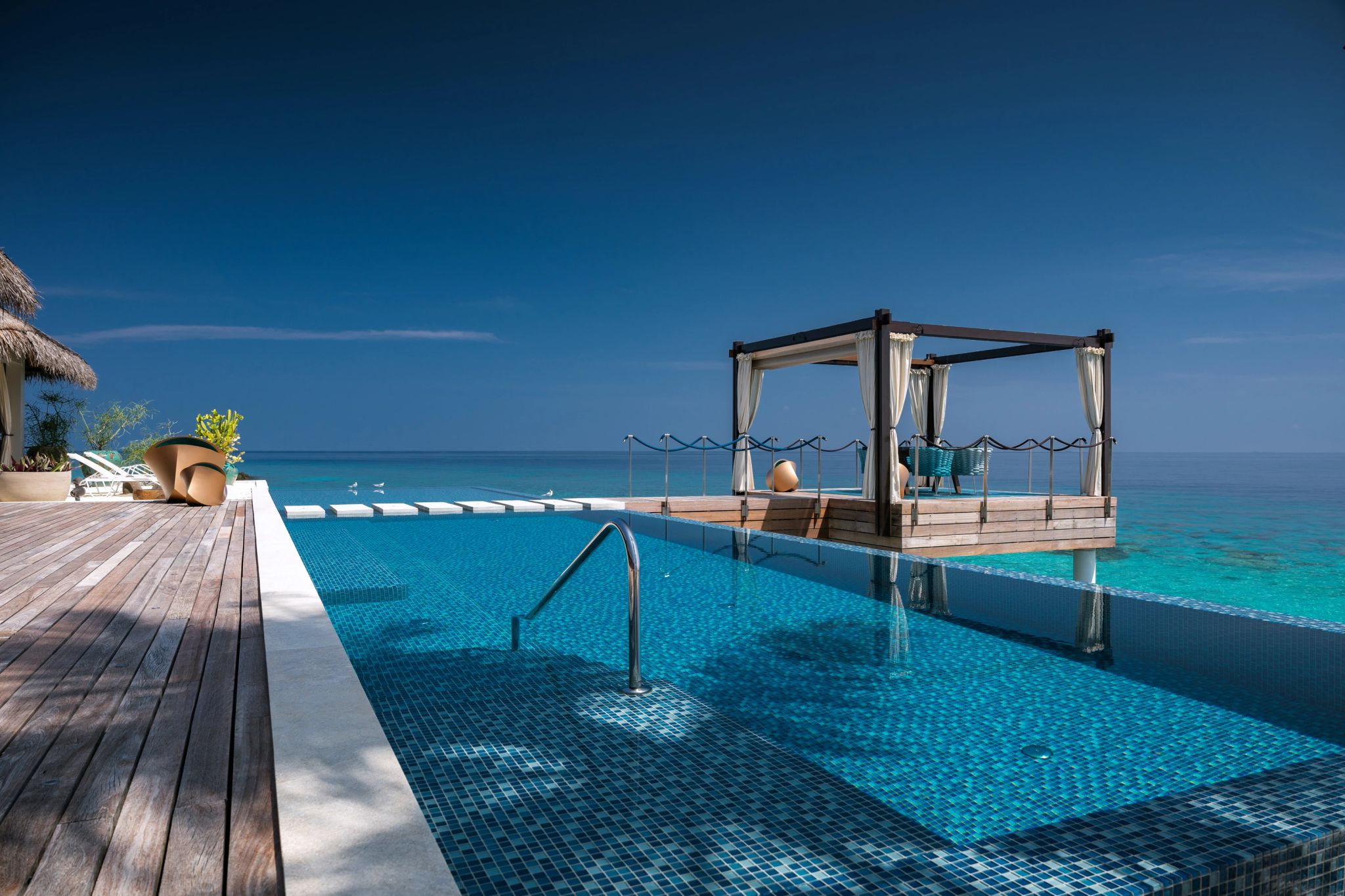 piscina de luxo – piscina vista mar – area externa villa