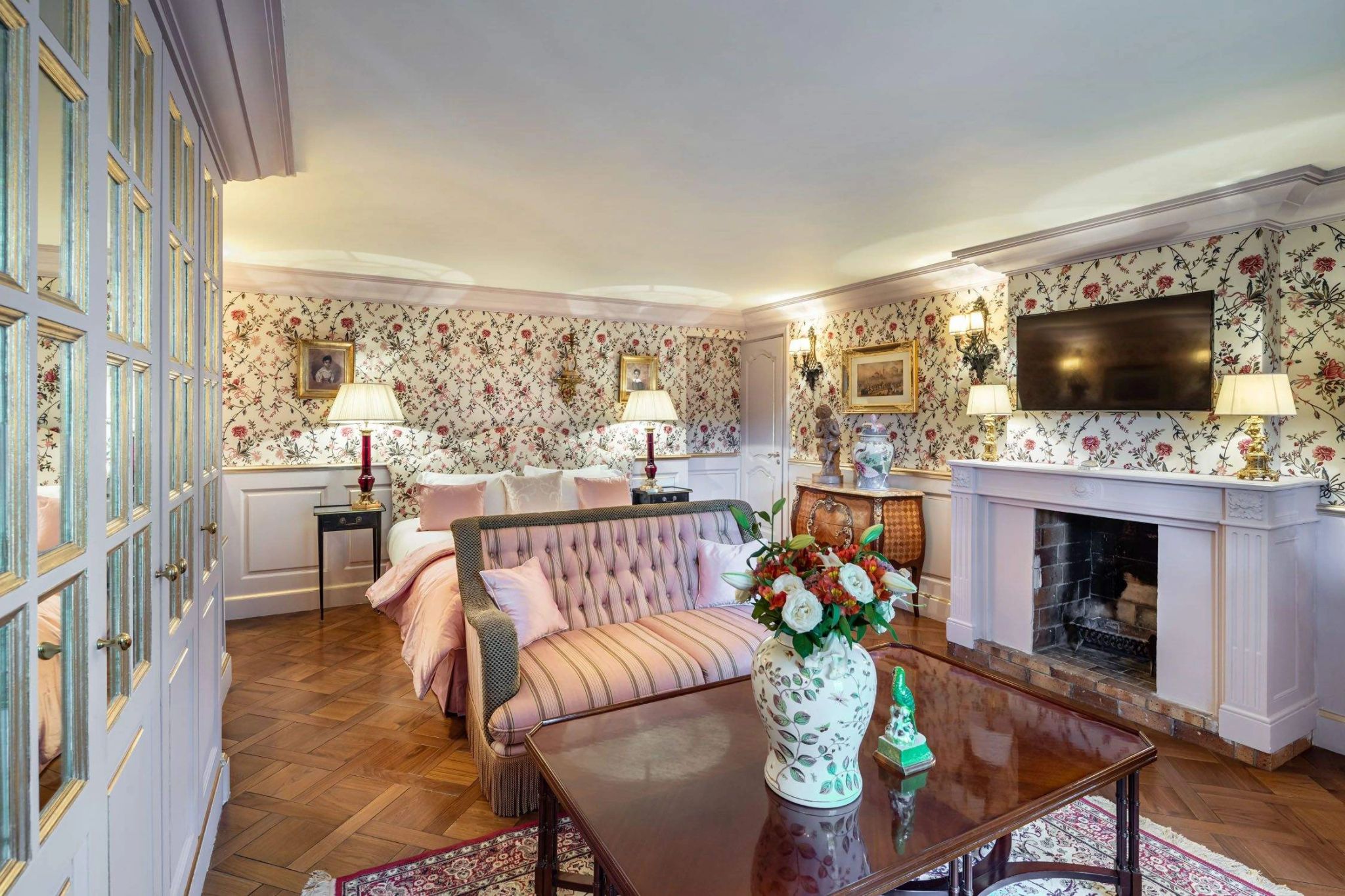 Villa Picasso vila de luxo - decoraçao classica - cama king