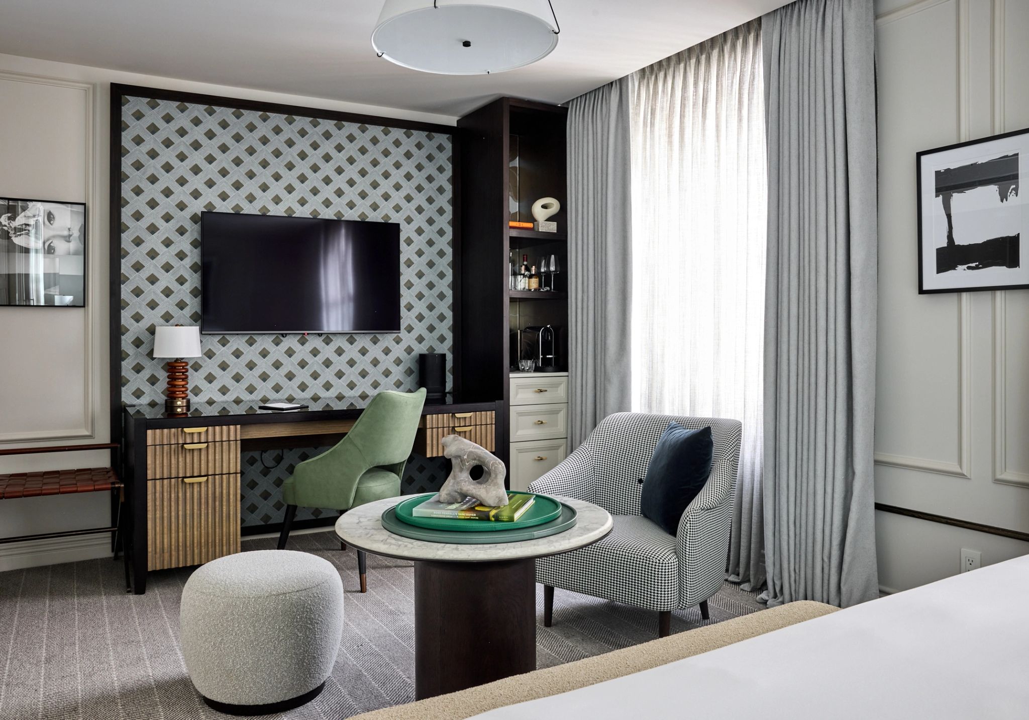 Superior King Coutyard View with Tub mesa de trabalho – area de estar - decoraçao chique