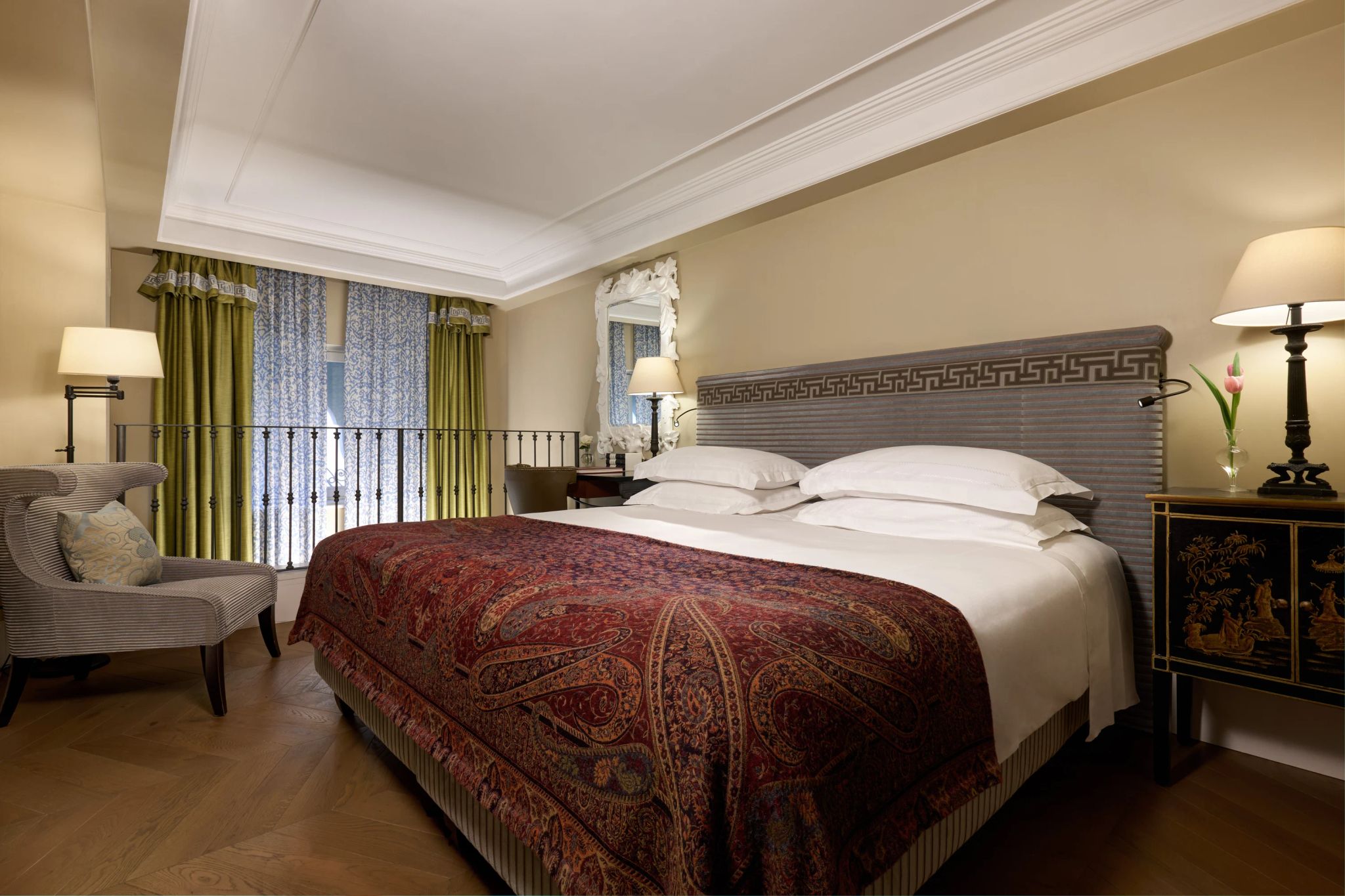 quarto com dois andares - quarto com escada