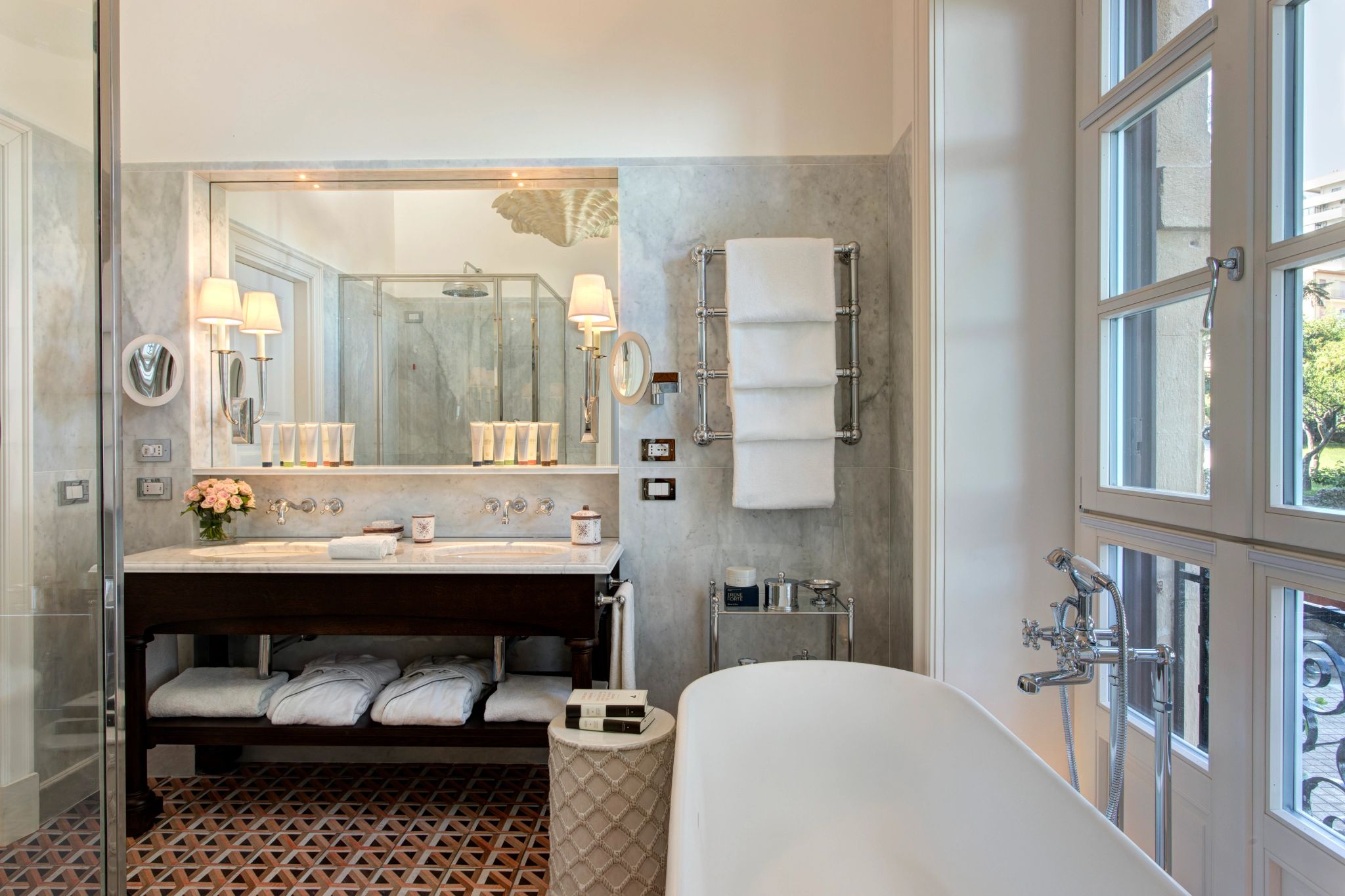 Sea View Suite Terrace banheiro de luxo – banho de banheira – banheiro amplo - banheira de imersao