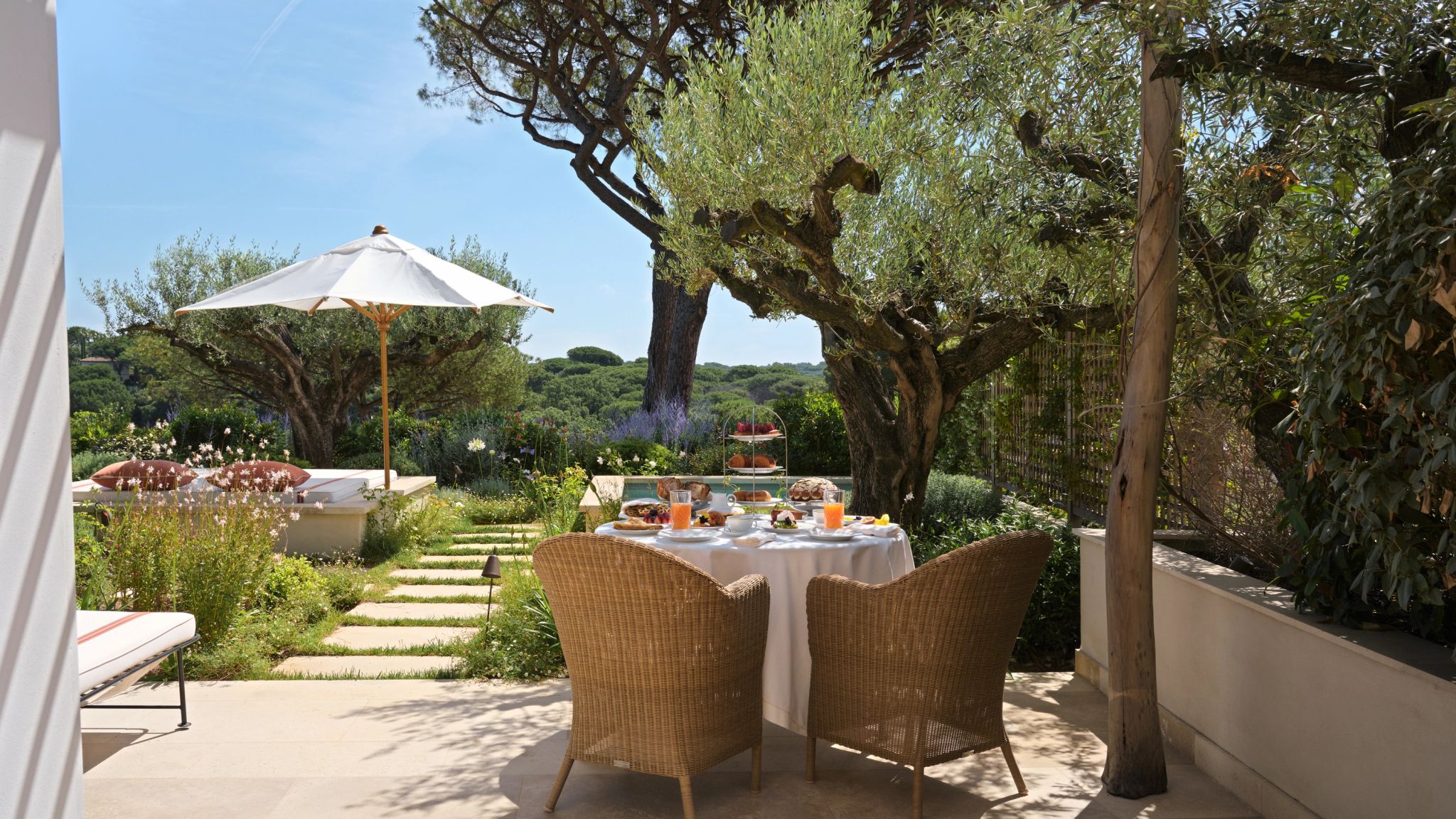 Junior Suite Pungle Pool cafe da manha do hotel – terraco grande – suite com jardim