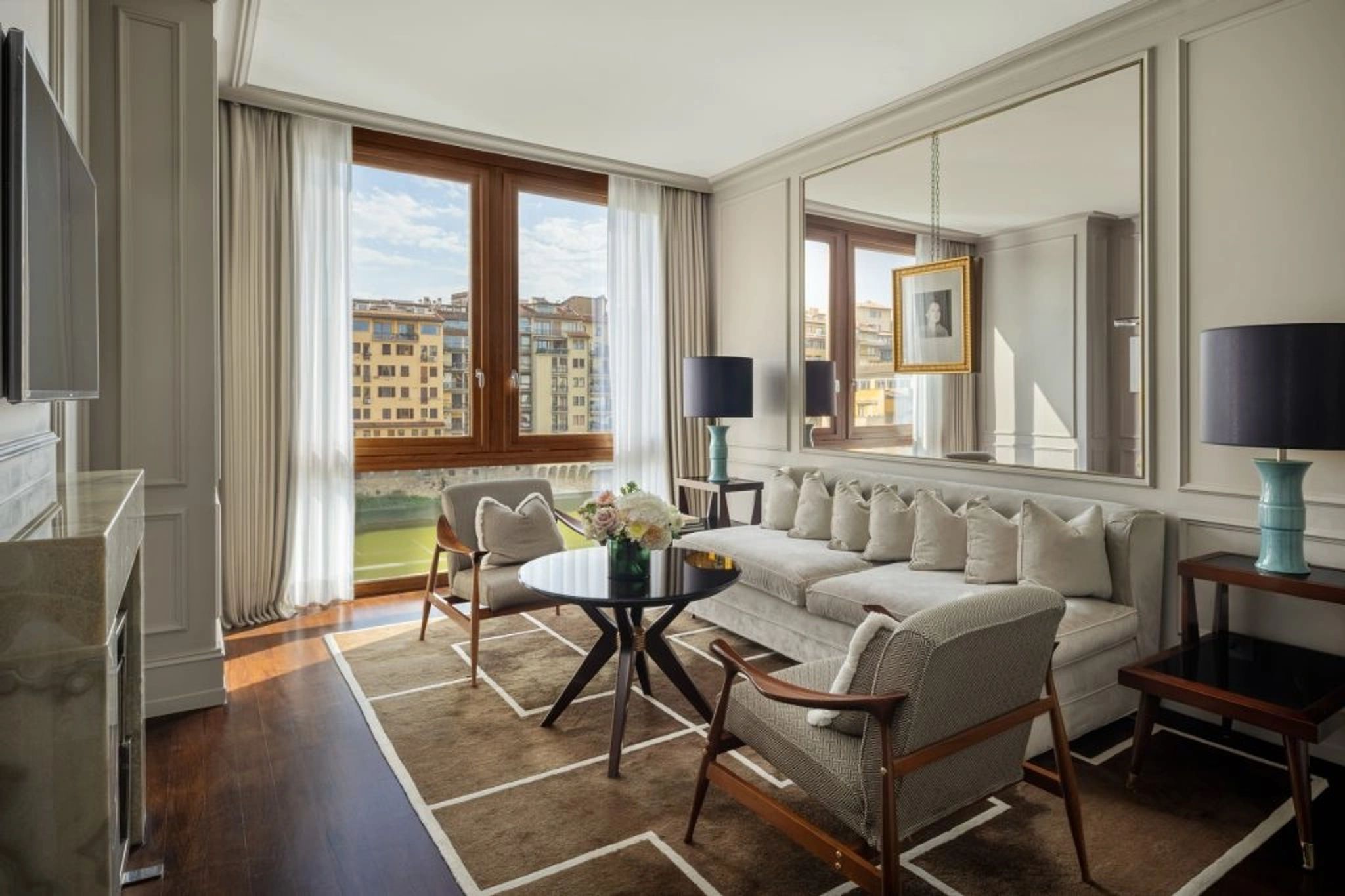Prestige Suite River View sala de estar - quarto com sofa - mesa de jantar