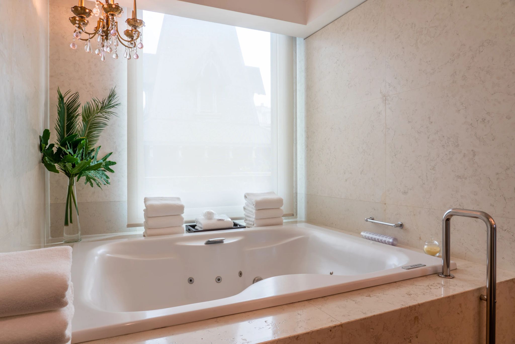 banheiro equipado - quarto com hidromassagem