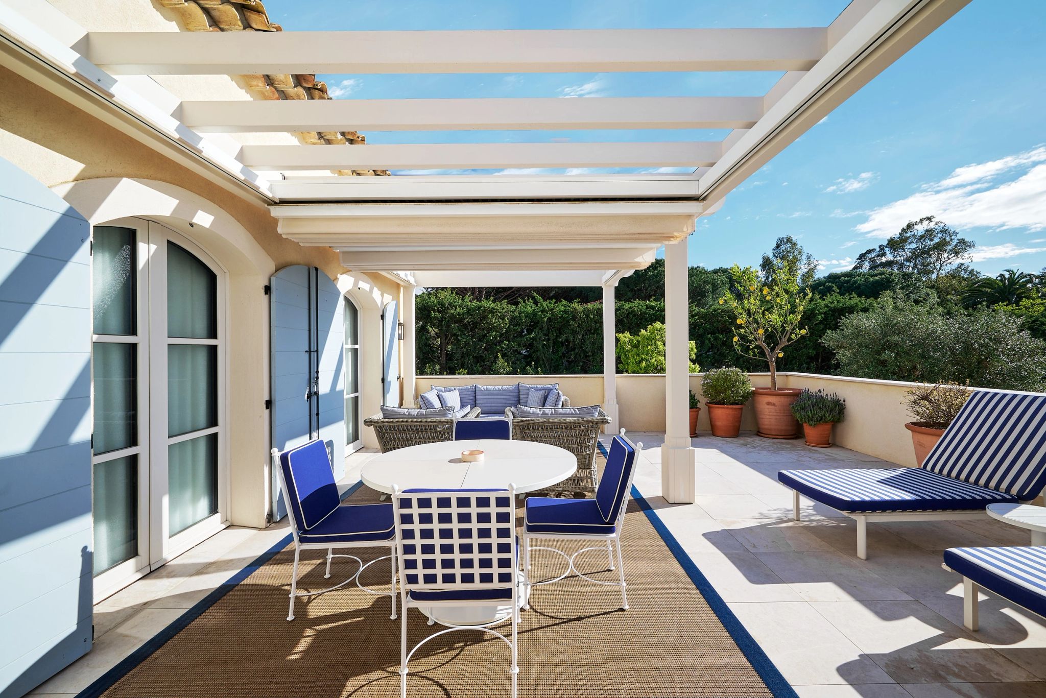 varanda de luxo - terraco mobiliado - mesa de jantar