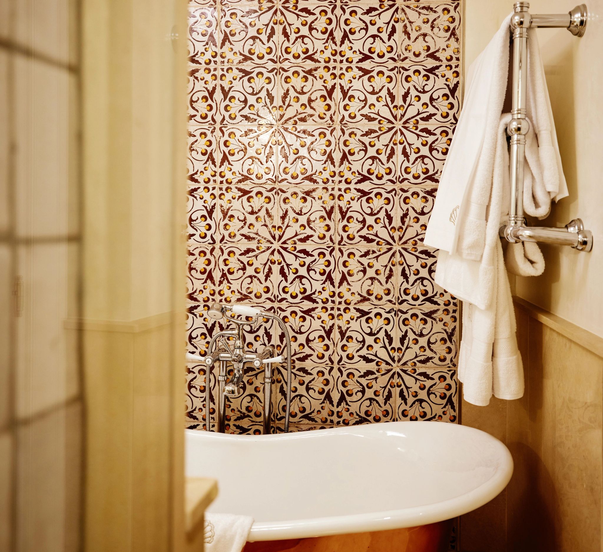 Ionica Pool Suite banho premium - banheira de luxo - banheiro da suite