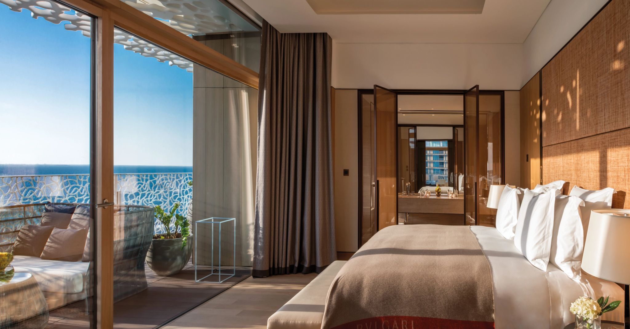 The Bvlgari Suite suite luxo - varanda mar - detalhes elegantes
