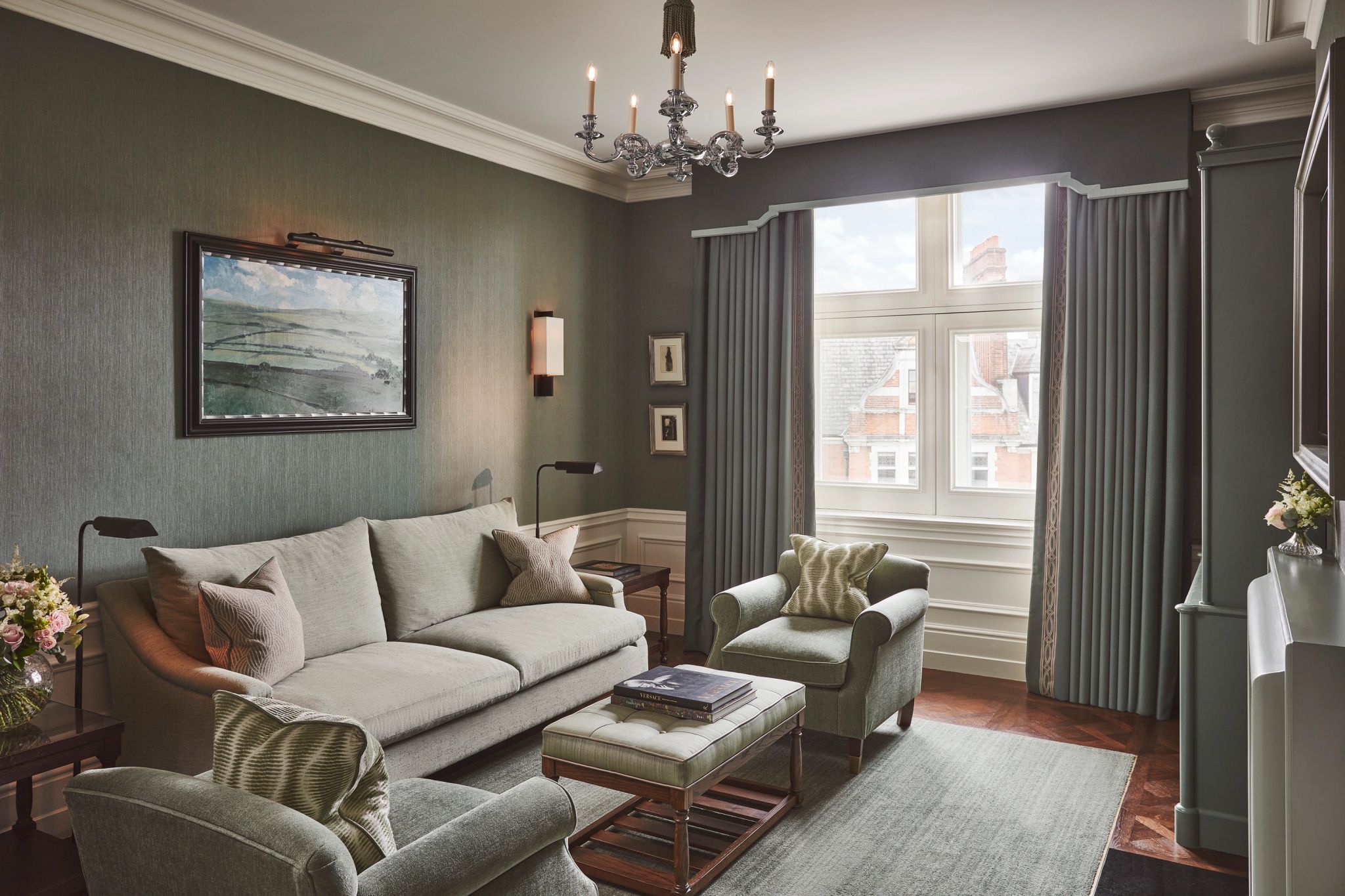 Coburg Suite sala com lareira - suite com sala - sala aconchegante - lustre de cristal