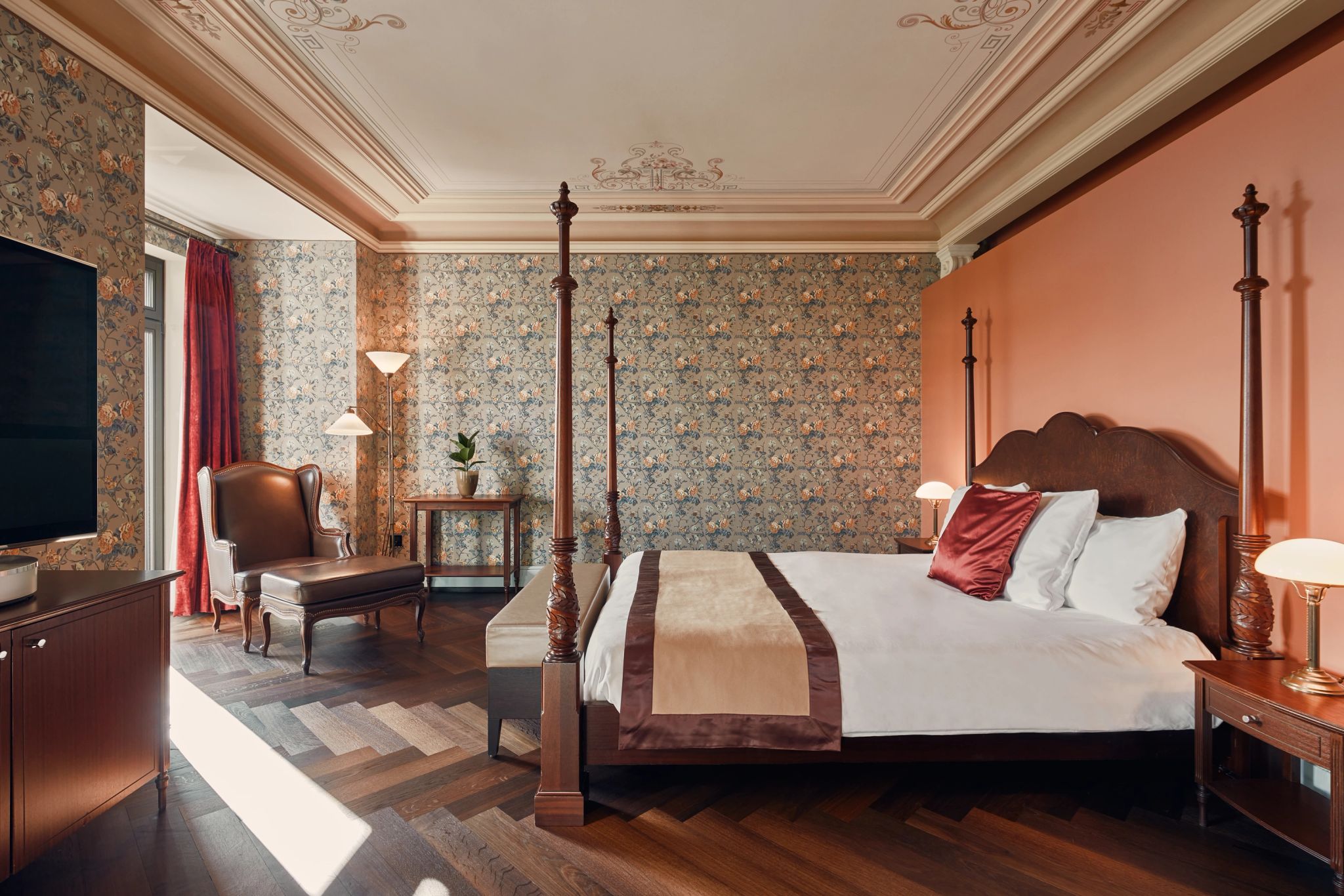 decoraçao classica - cama de dossel - hotel castelo - arquitetura palaciana - quarto classico